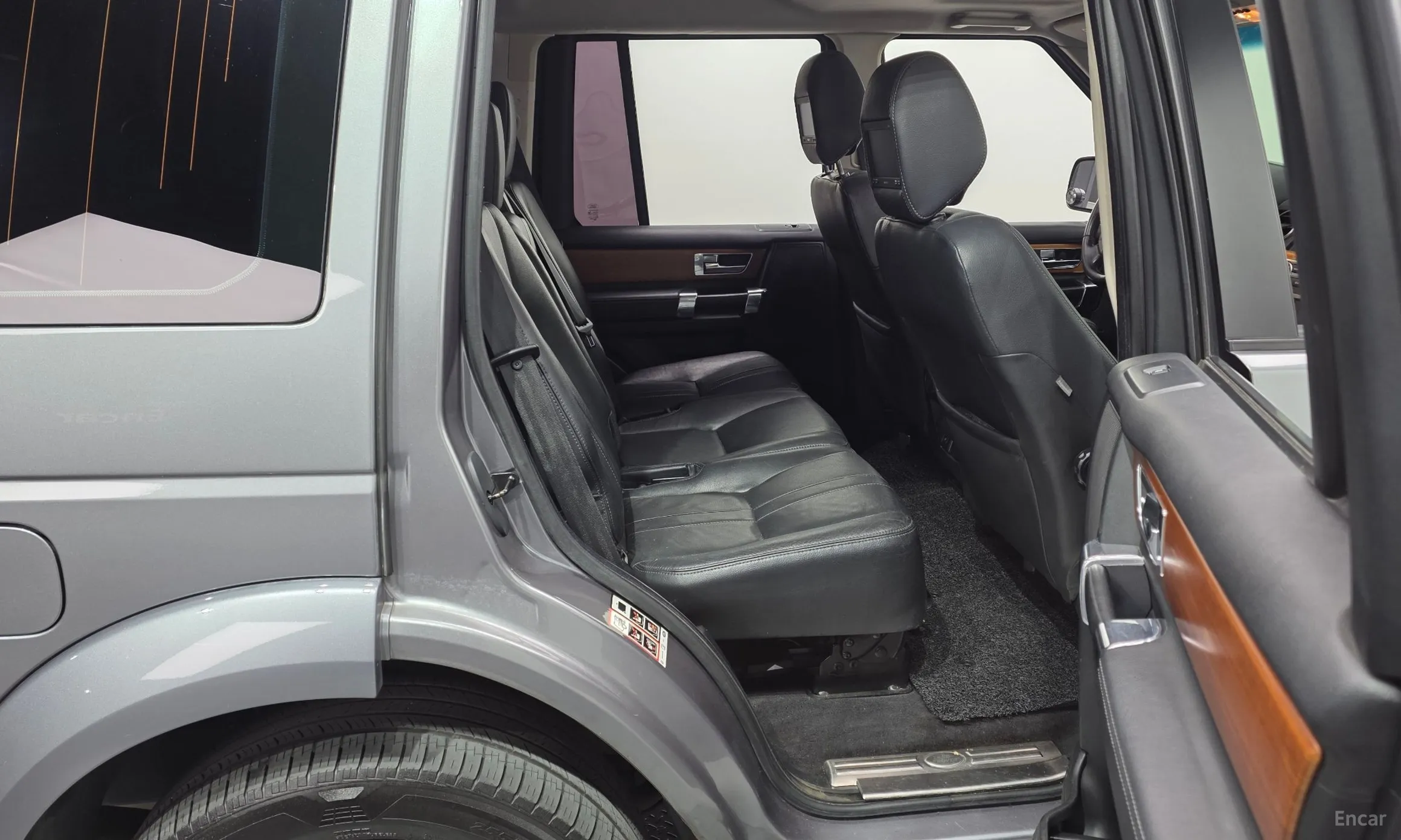 Land Rover Discovery 4 превью 12