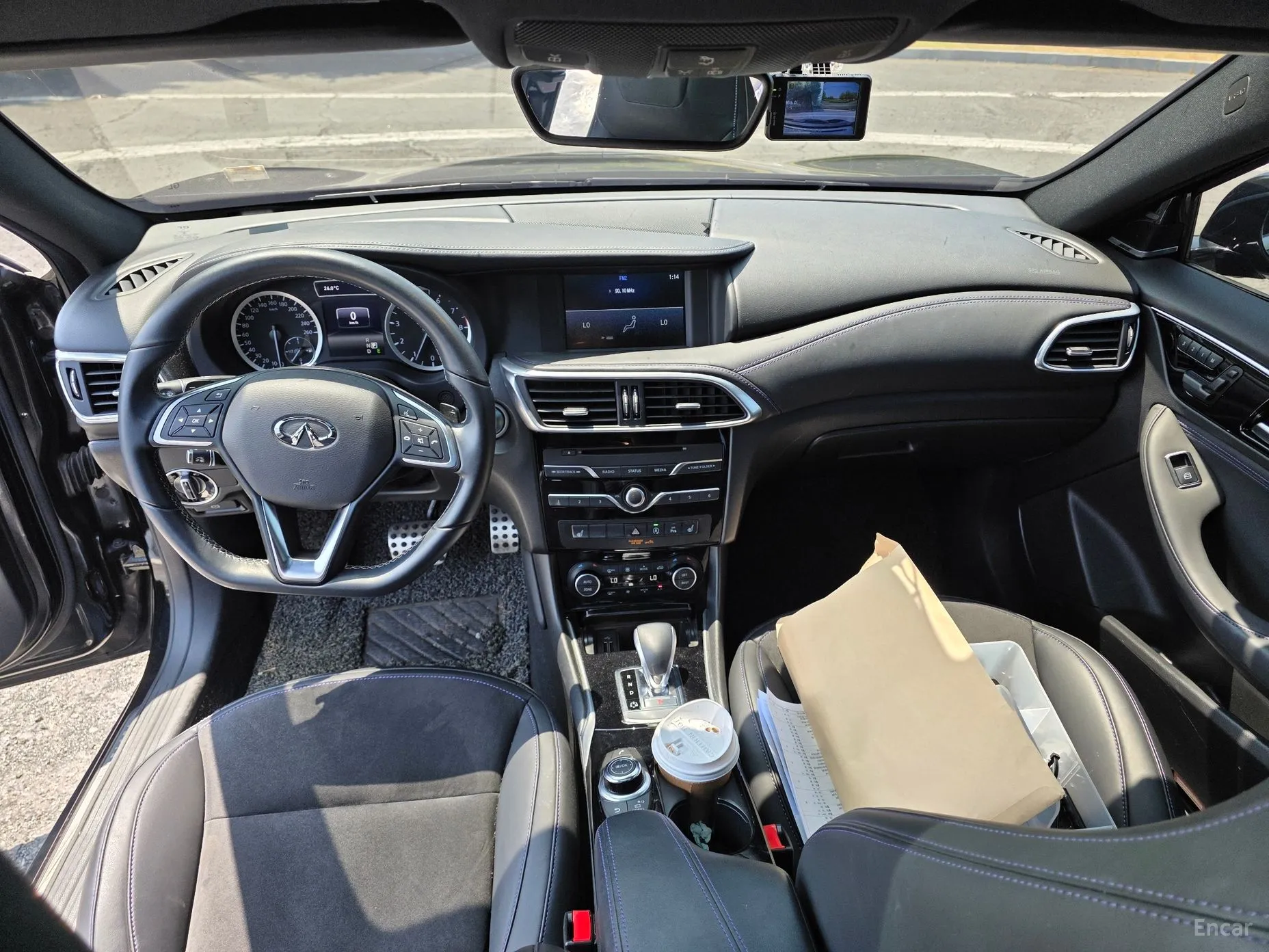 Infiniti Q30 превью 10