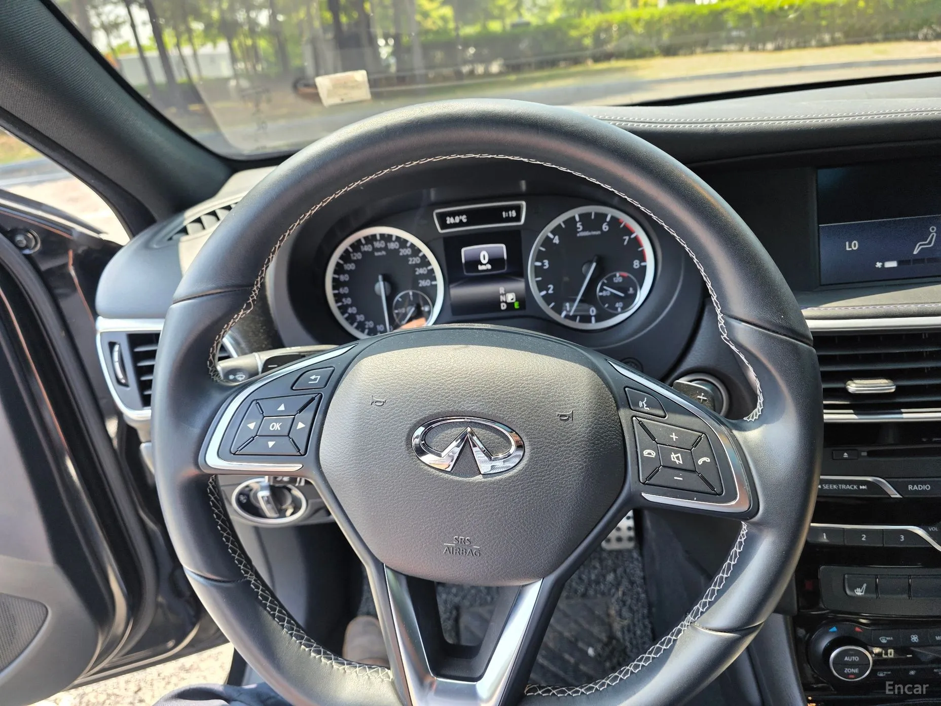 Infiniti Q30 превью 11