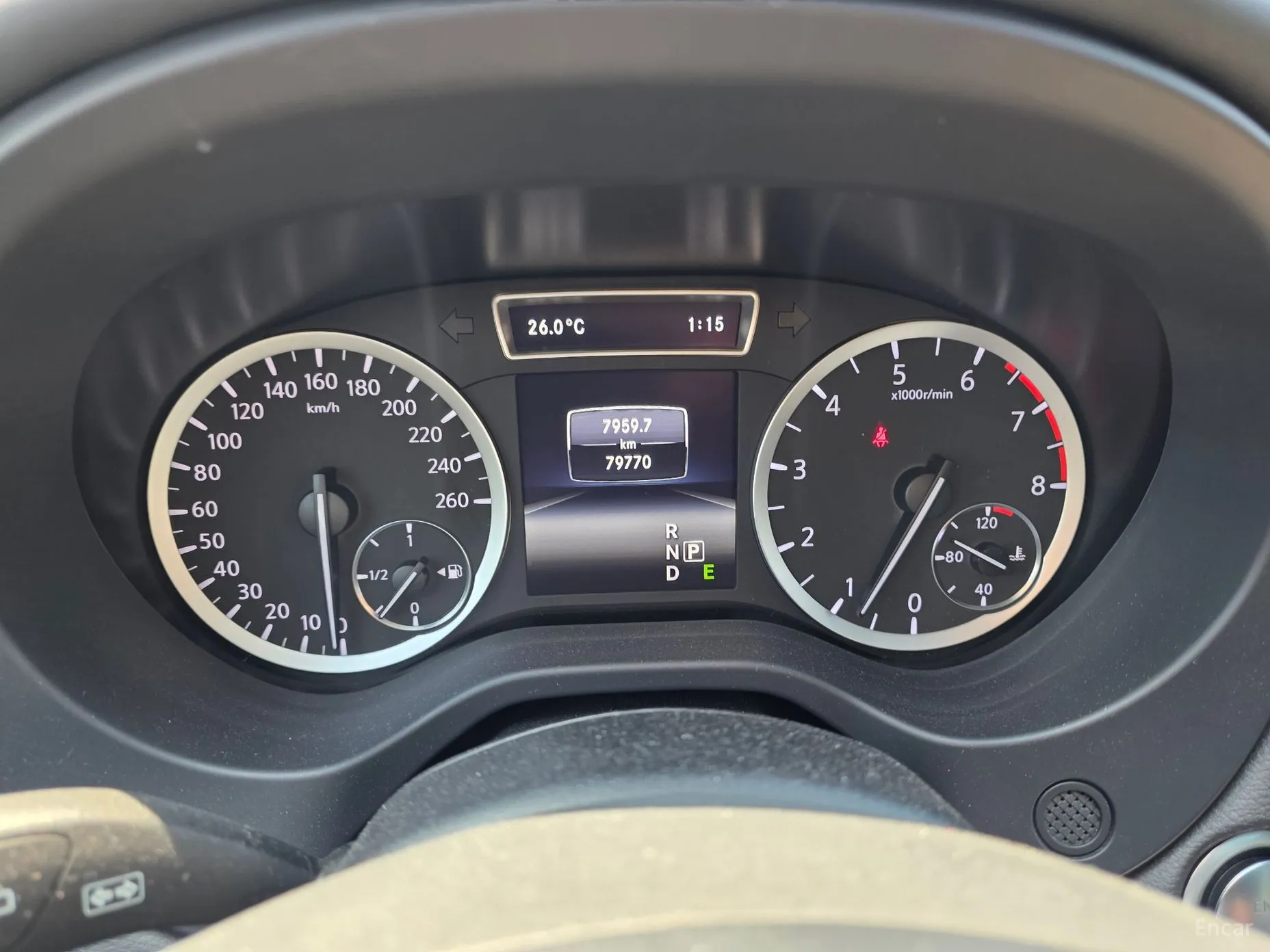 Infiniti Q30 превью 13