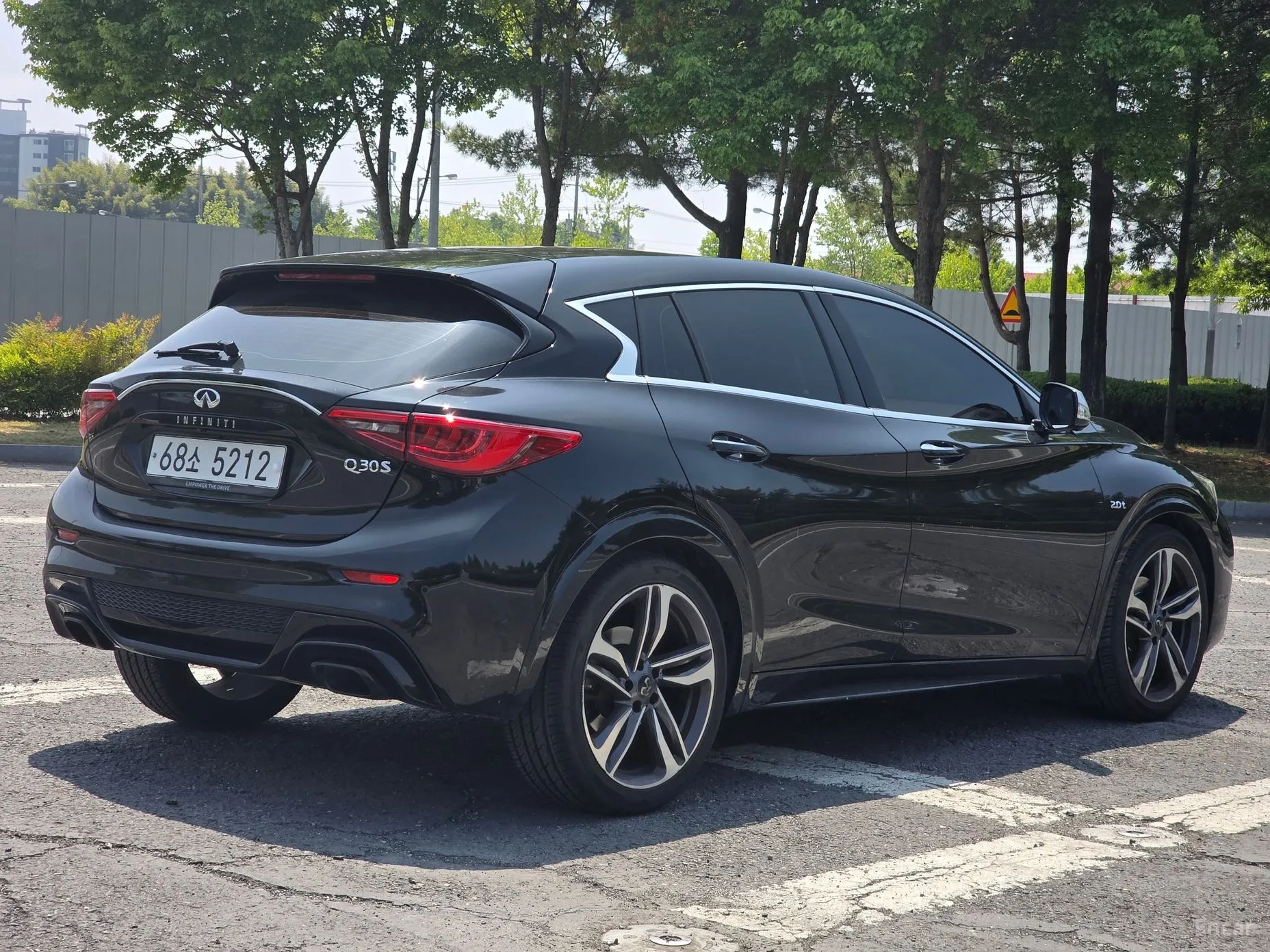 Infiniti Q30 превью 3