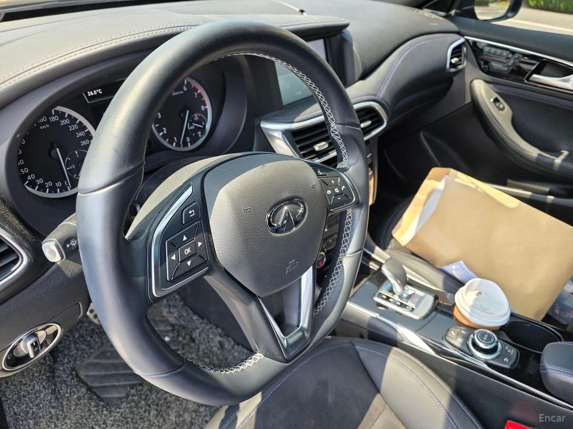 Infiniti Q30 превью 8