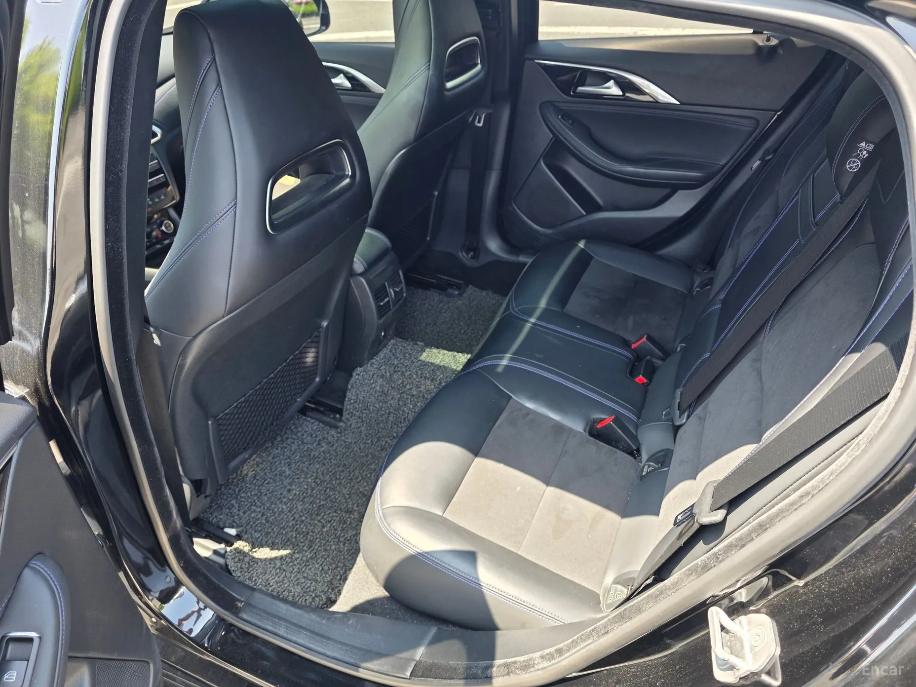 Infiniti Q30 превью 9