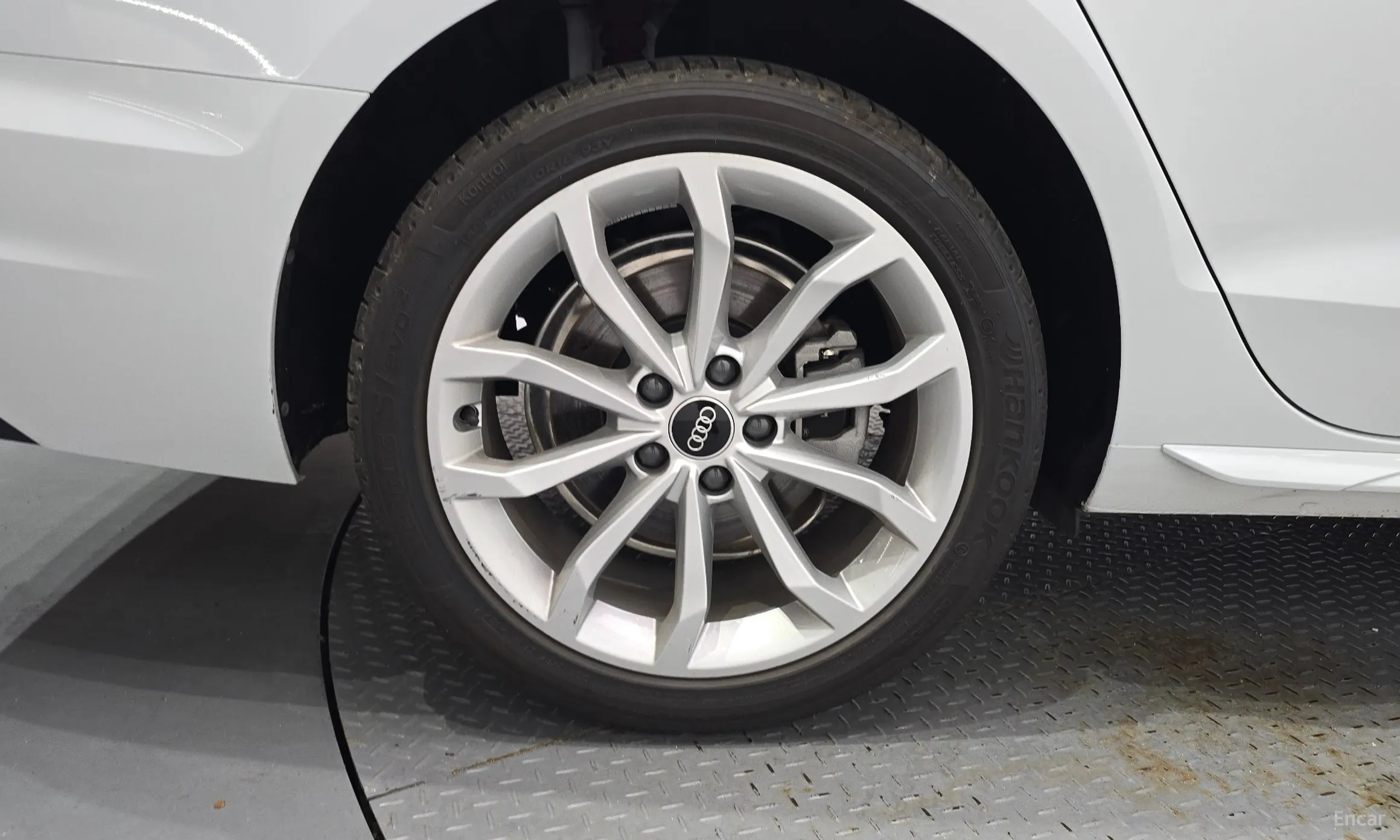 Audi A4 (B9) превью 5