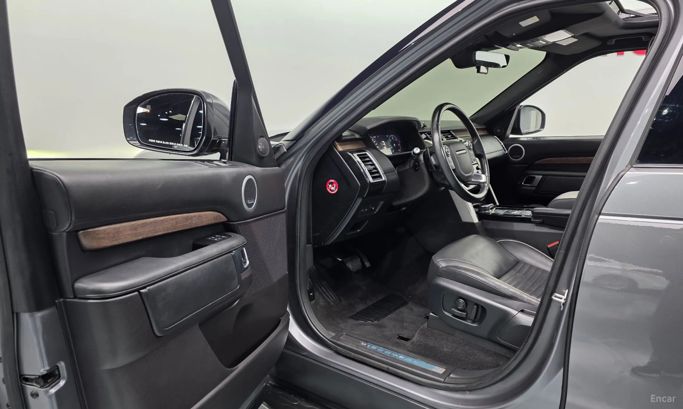 Land Rover Discovery 5 превью 10