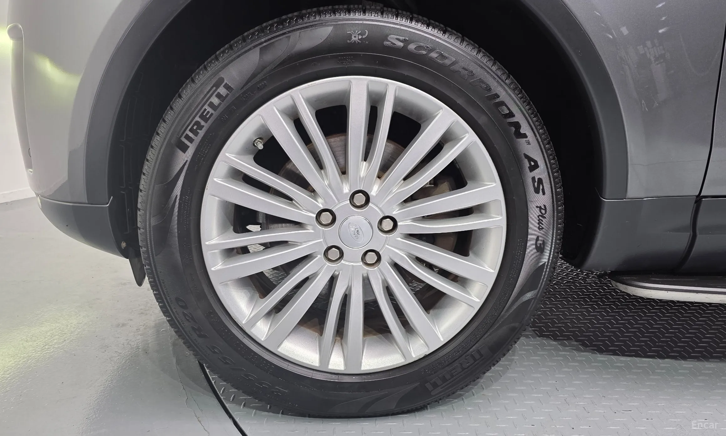 Land Rover Discovery 5 превью 5