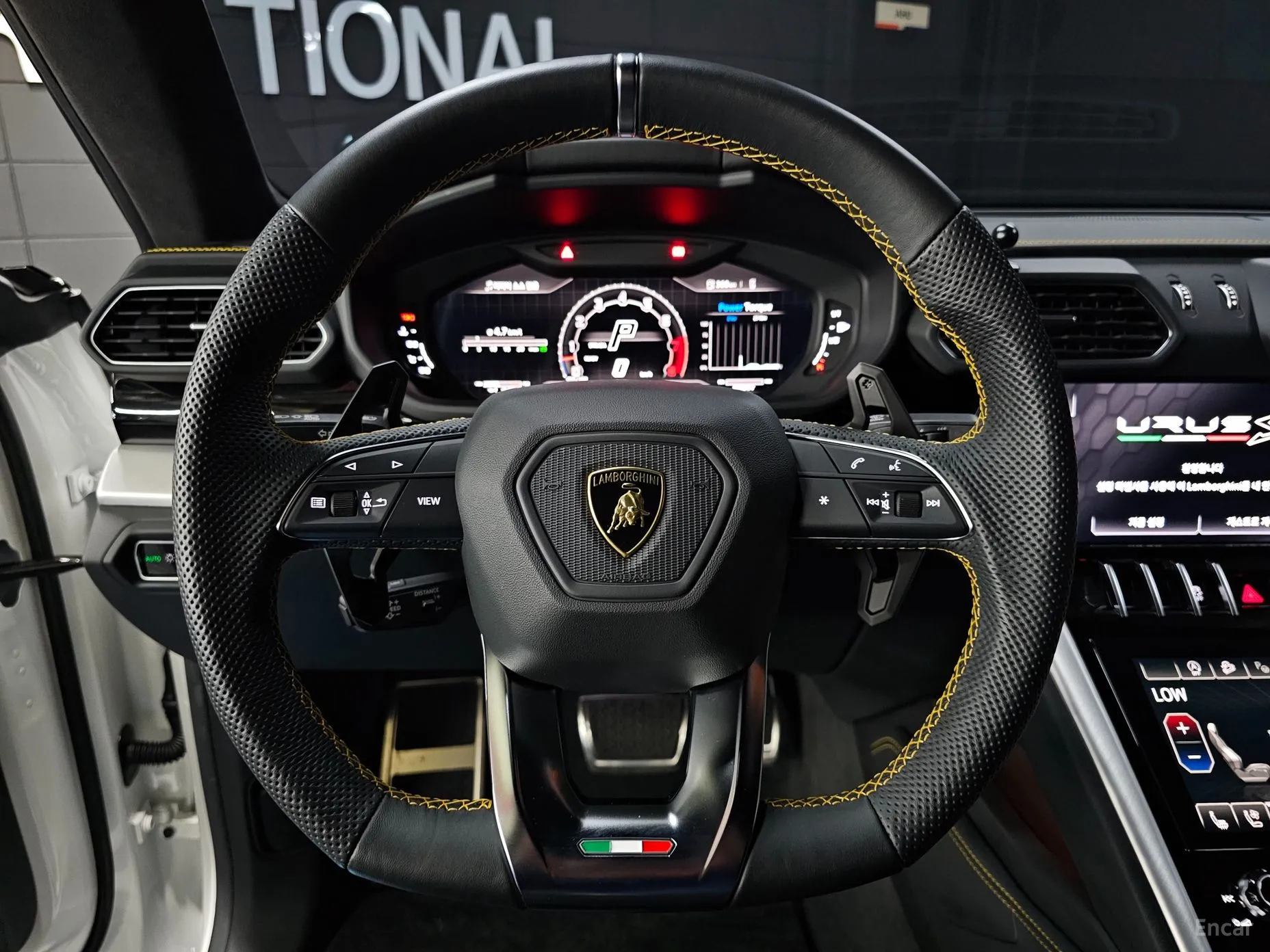 Lamborghini Urus превью 12