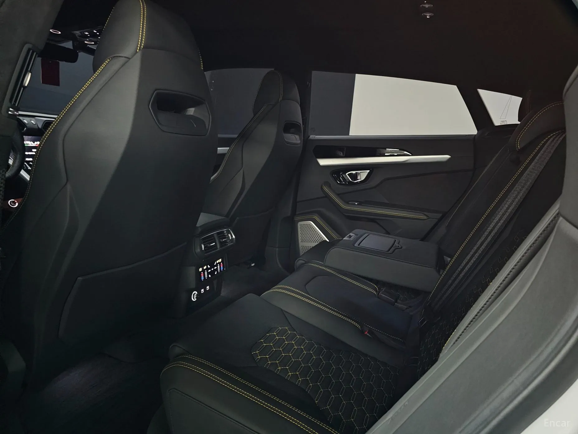 Lamborghini Urus превью 18