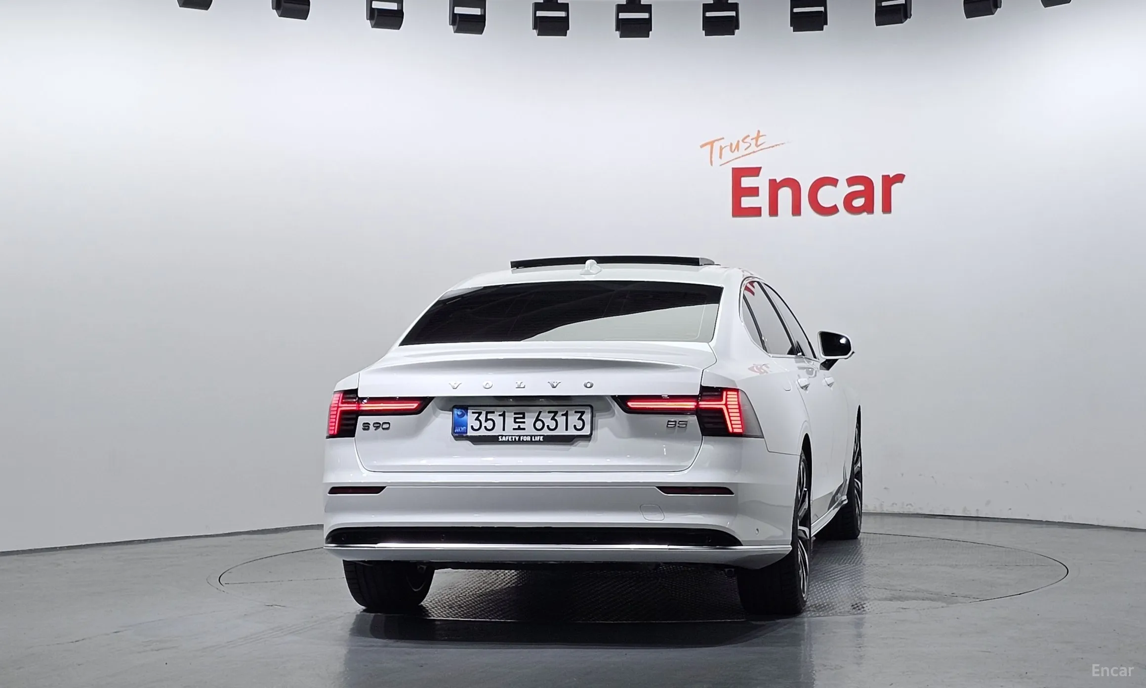 Volvo S90 превью 4