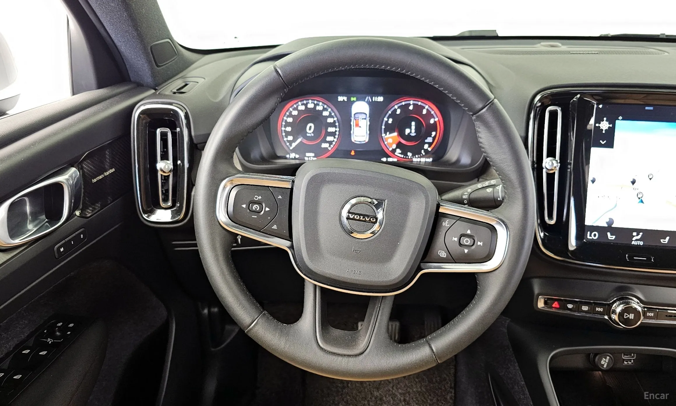 Volvo XC40 превью 13