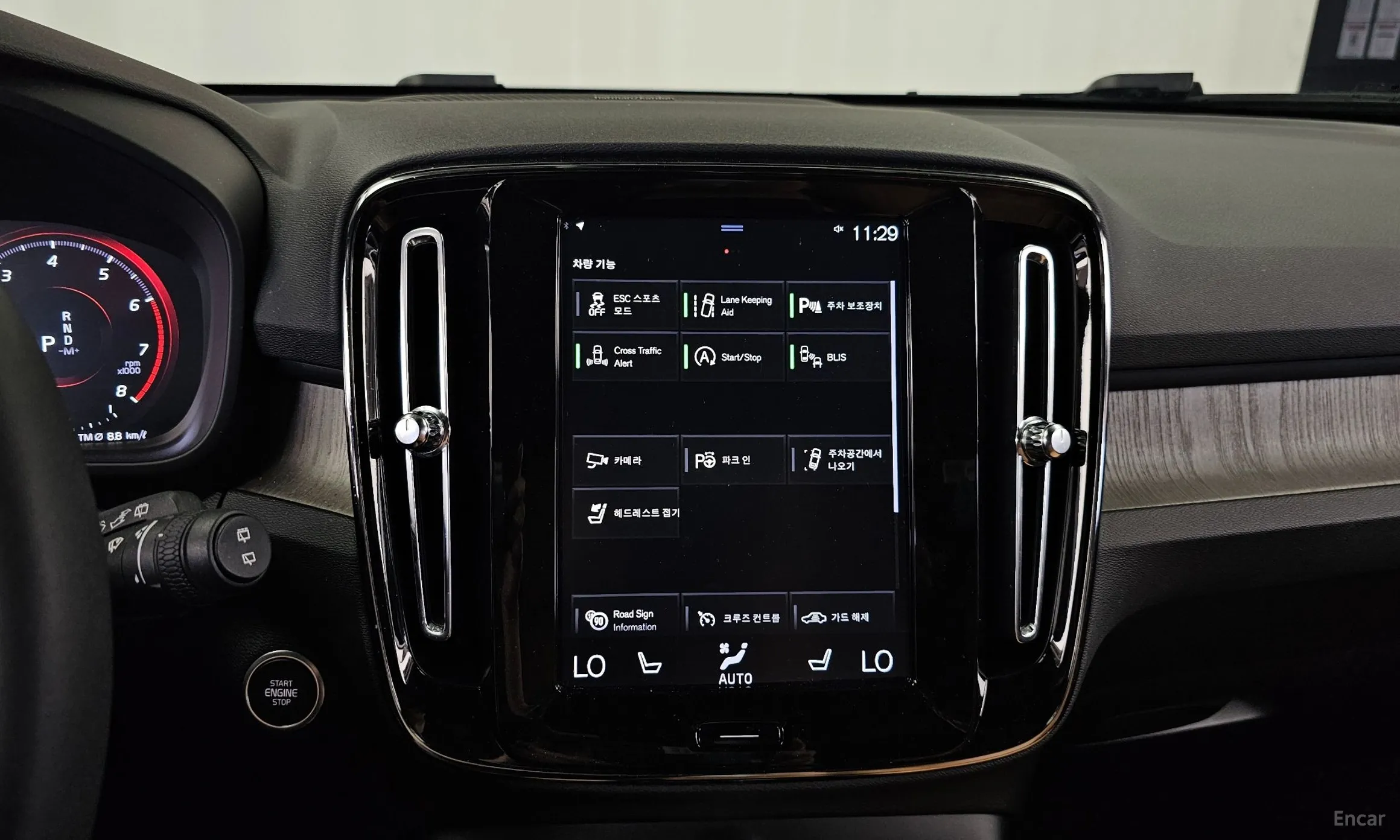 Volvo XC40 превью 15