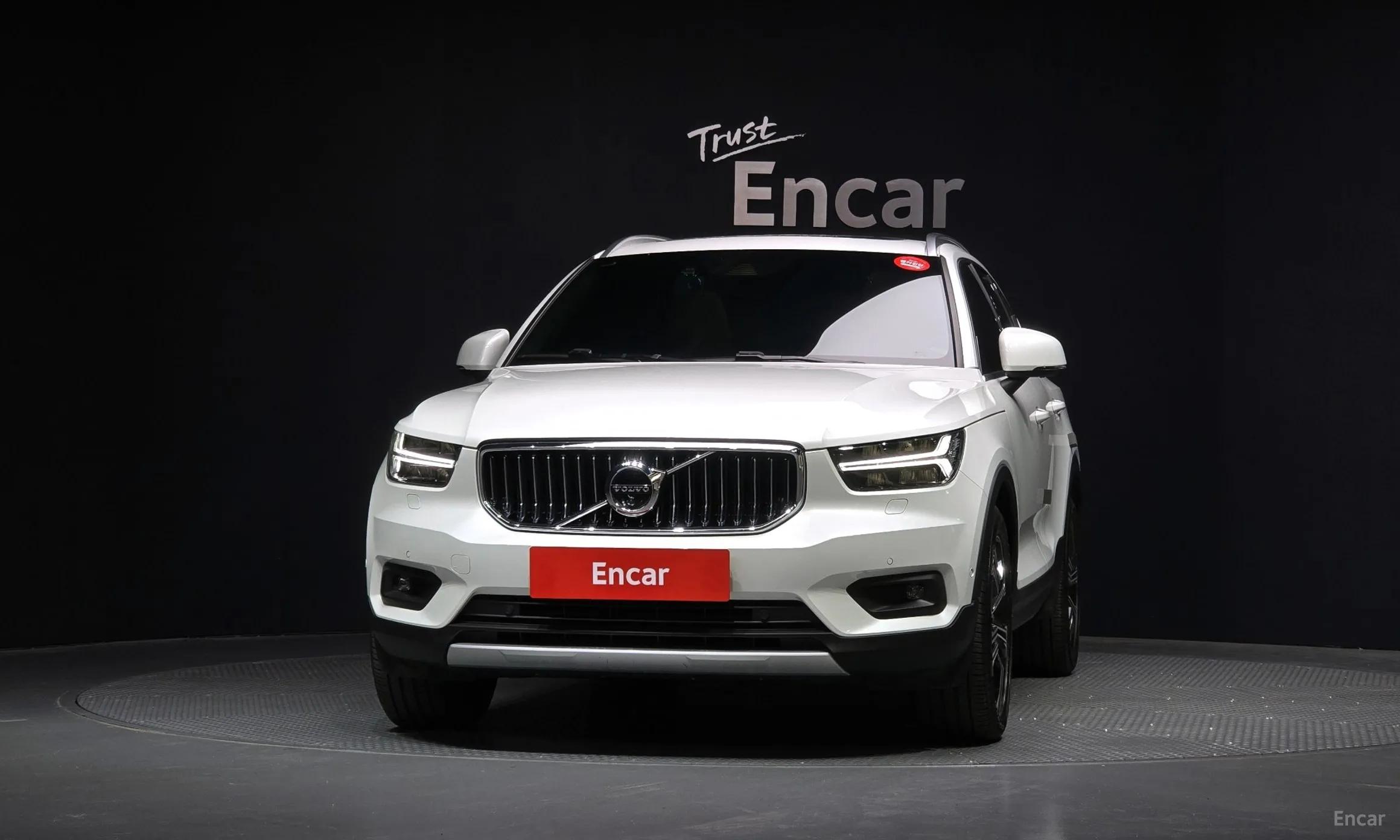 Volvo XC40 превью 3