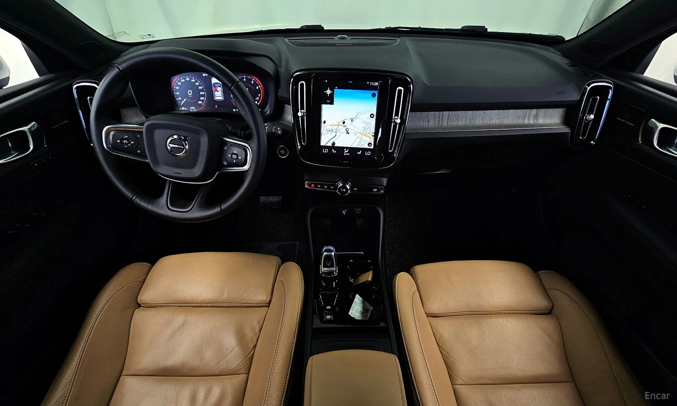 Volvo XC40 превью 7