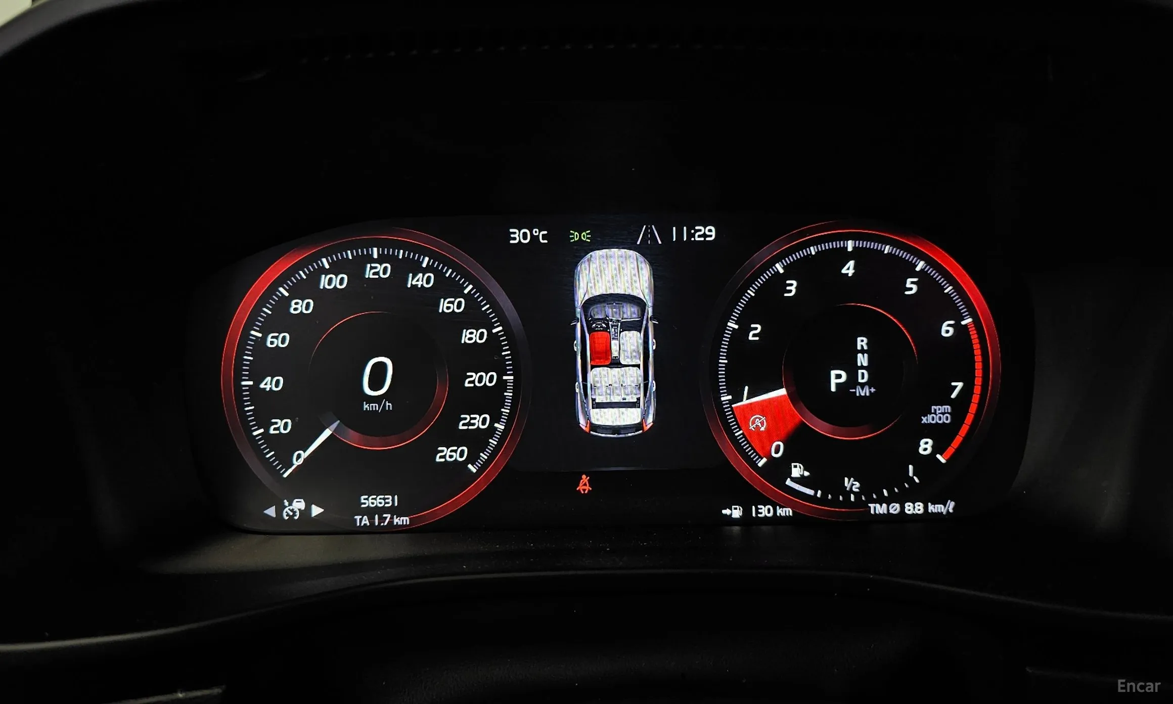 Volvo XC40 превью 8