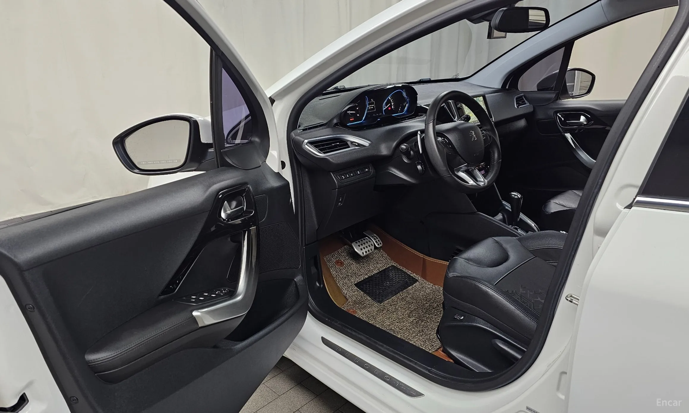 Peugeot 208 превью 10