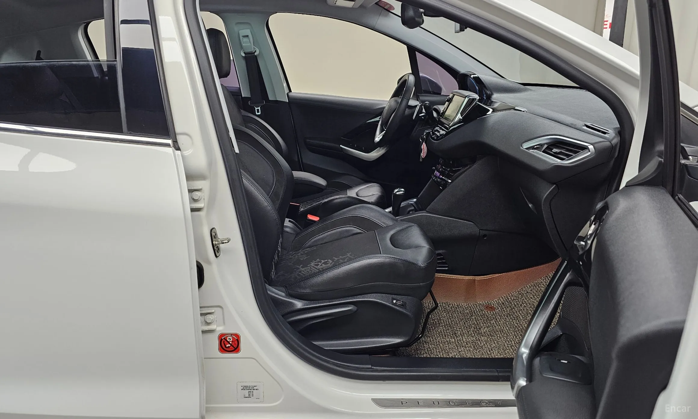 Peugeot 208 превью 11