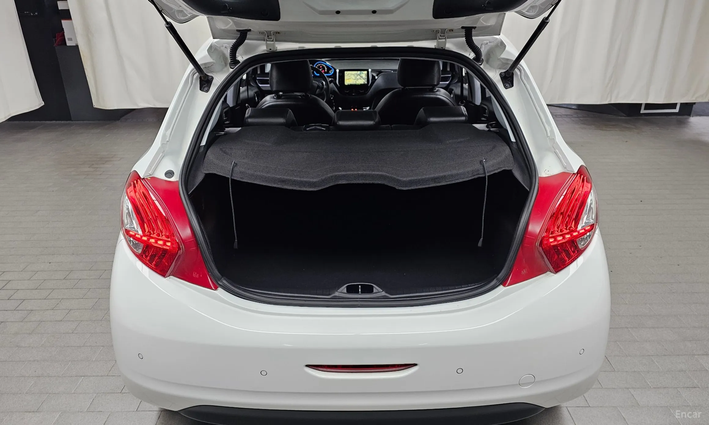 Peugeot 208 превью 20