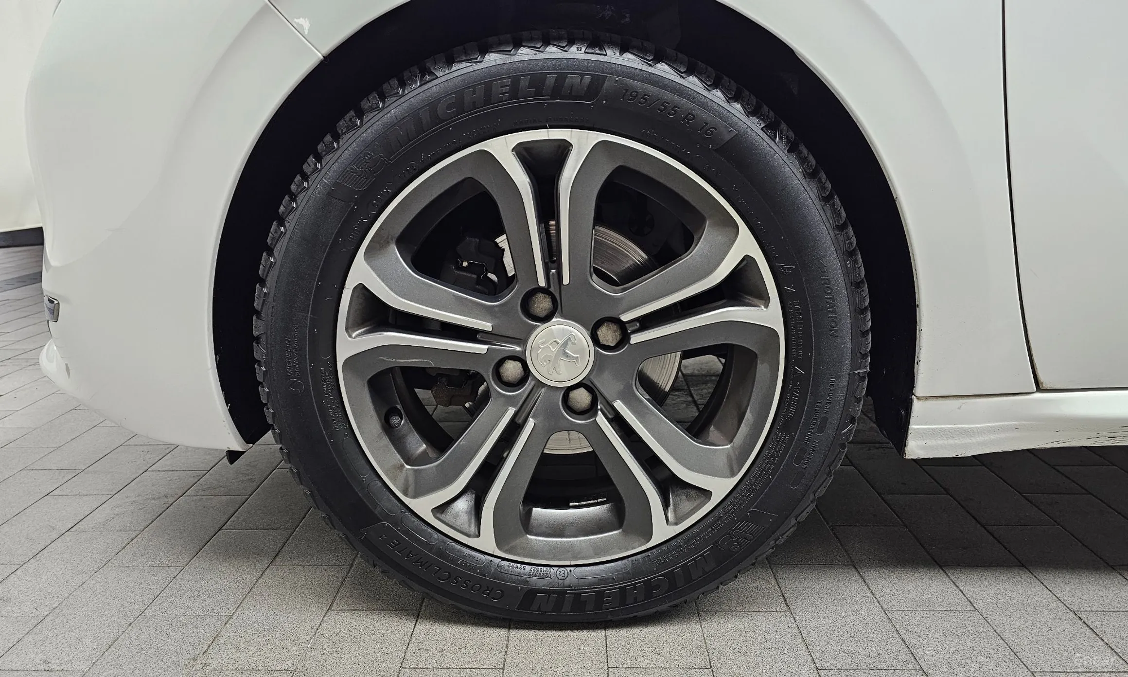 Peugeot 208 превью 5