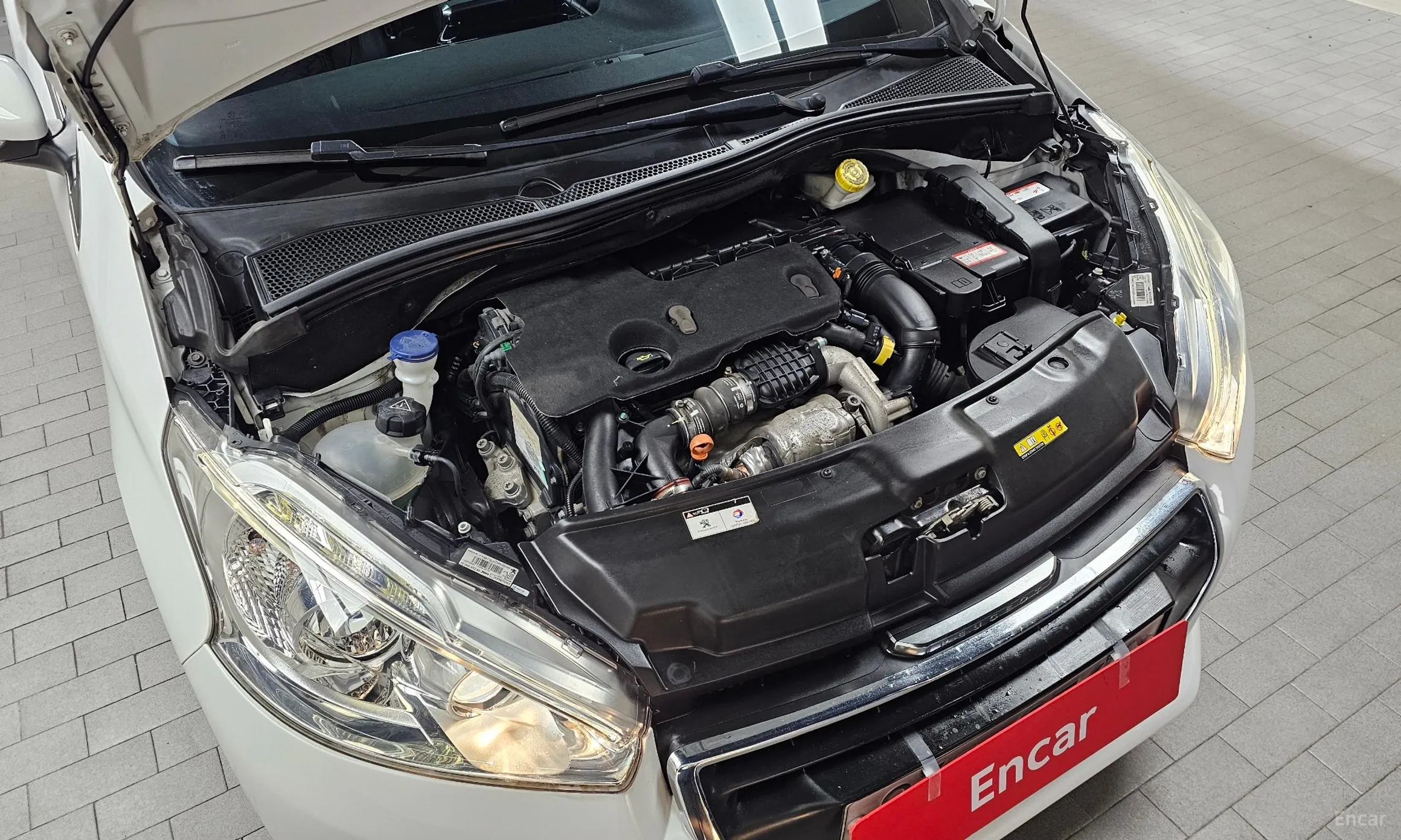 Peugeot 208 превью 6