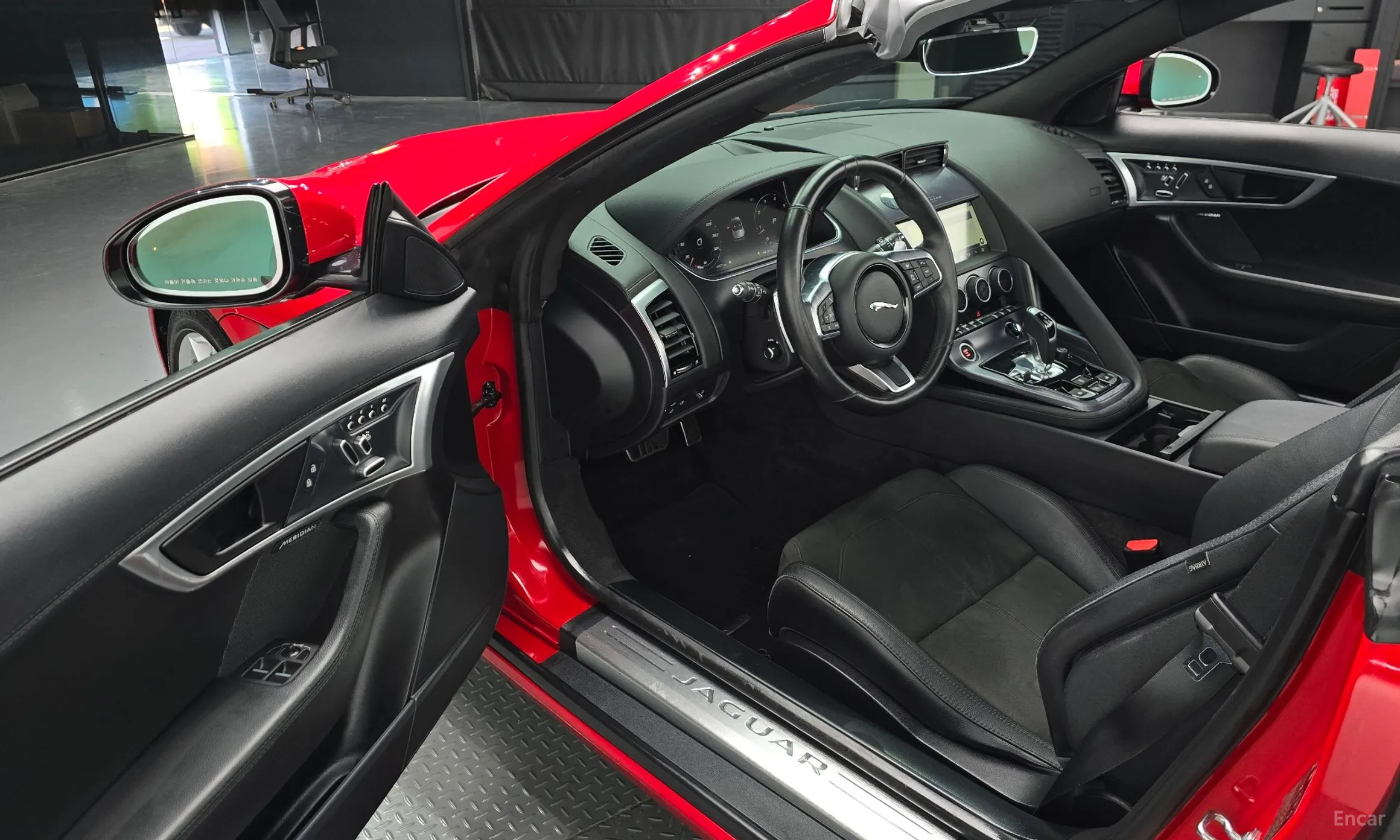 Jaguar F-TYPE превью 10
