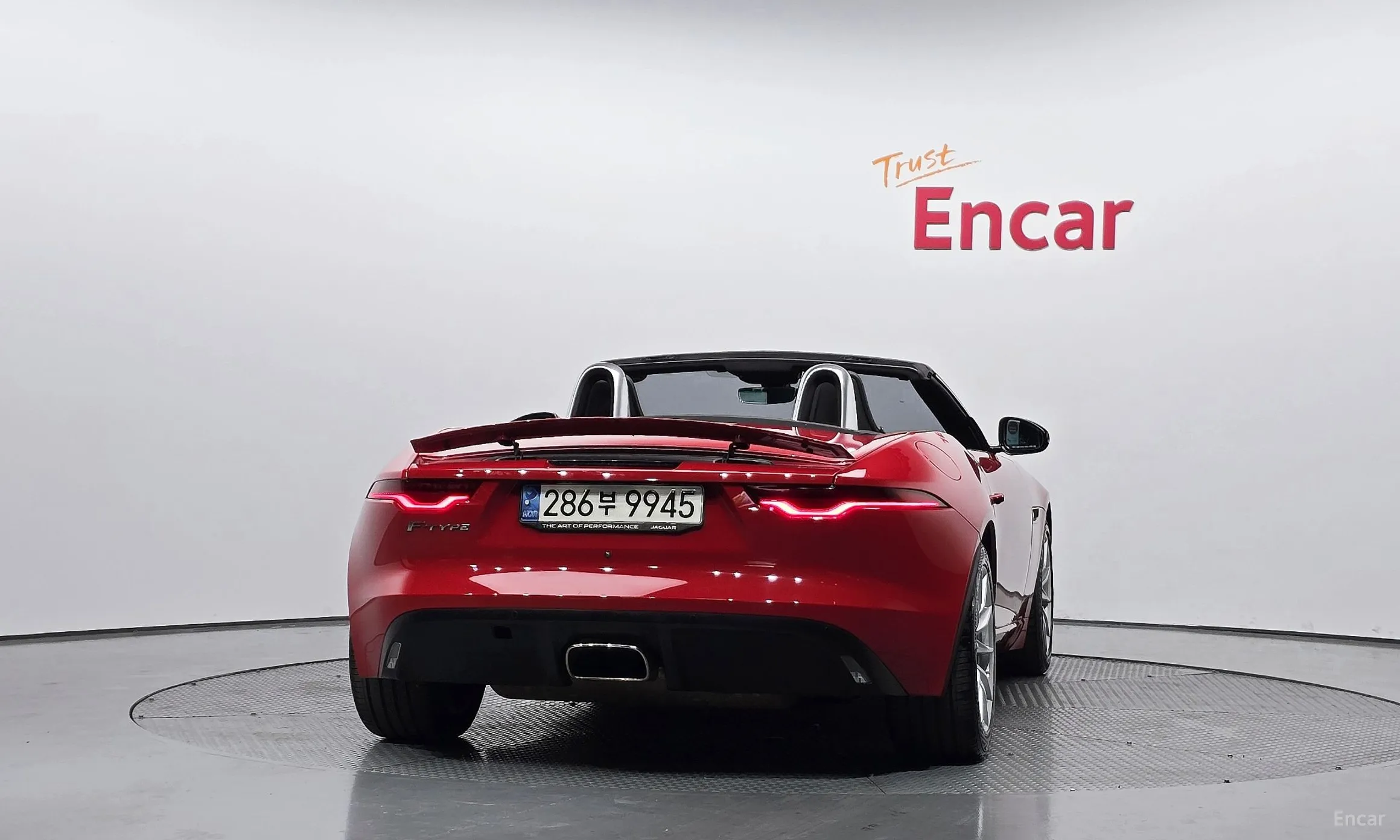 Jaguar F-TYPE превью 4