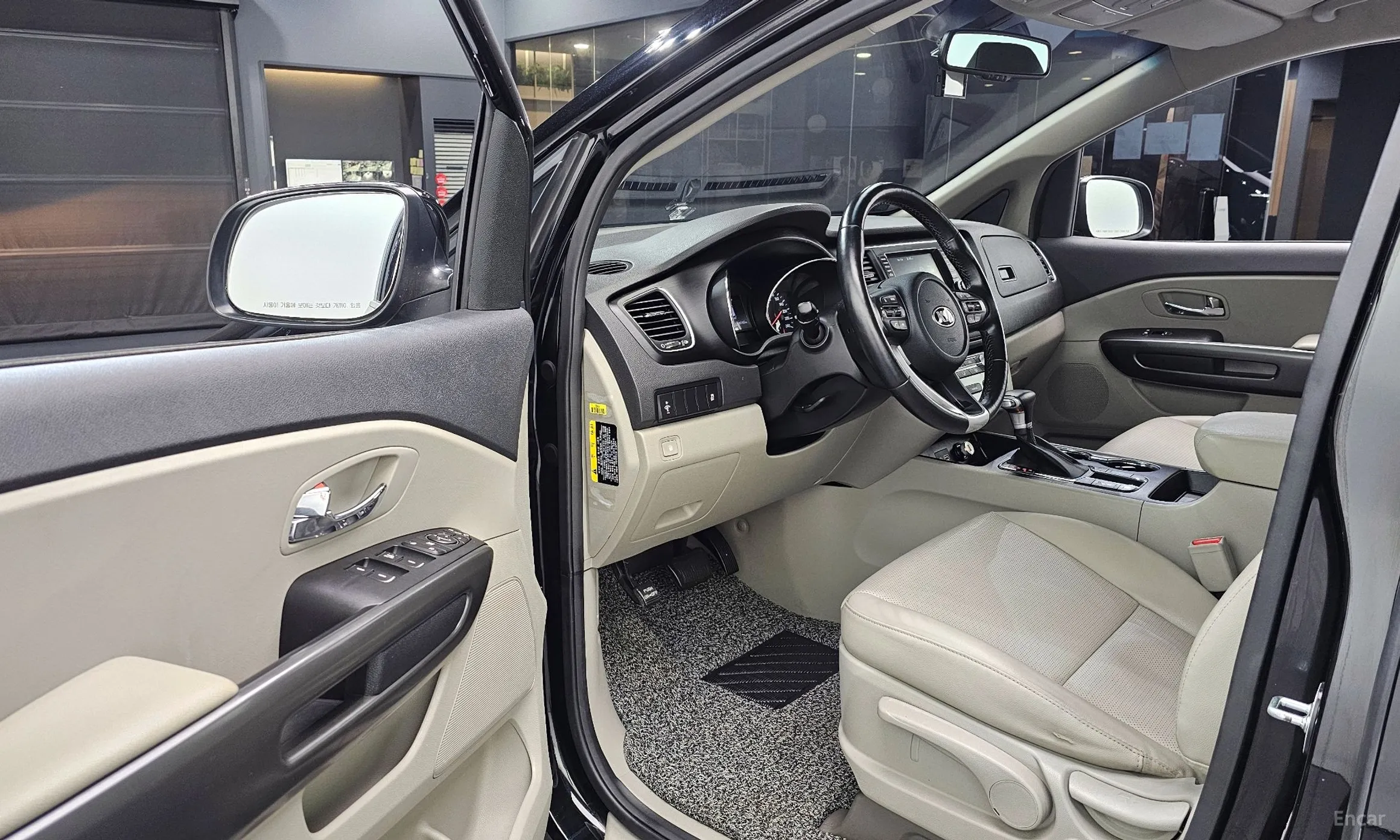 Kia Carnival превью 10