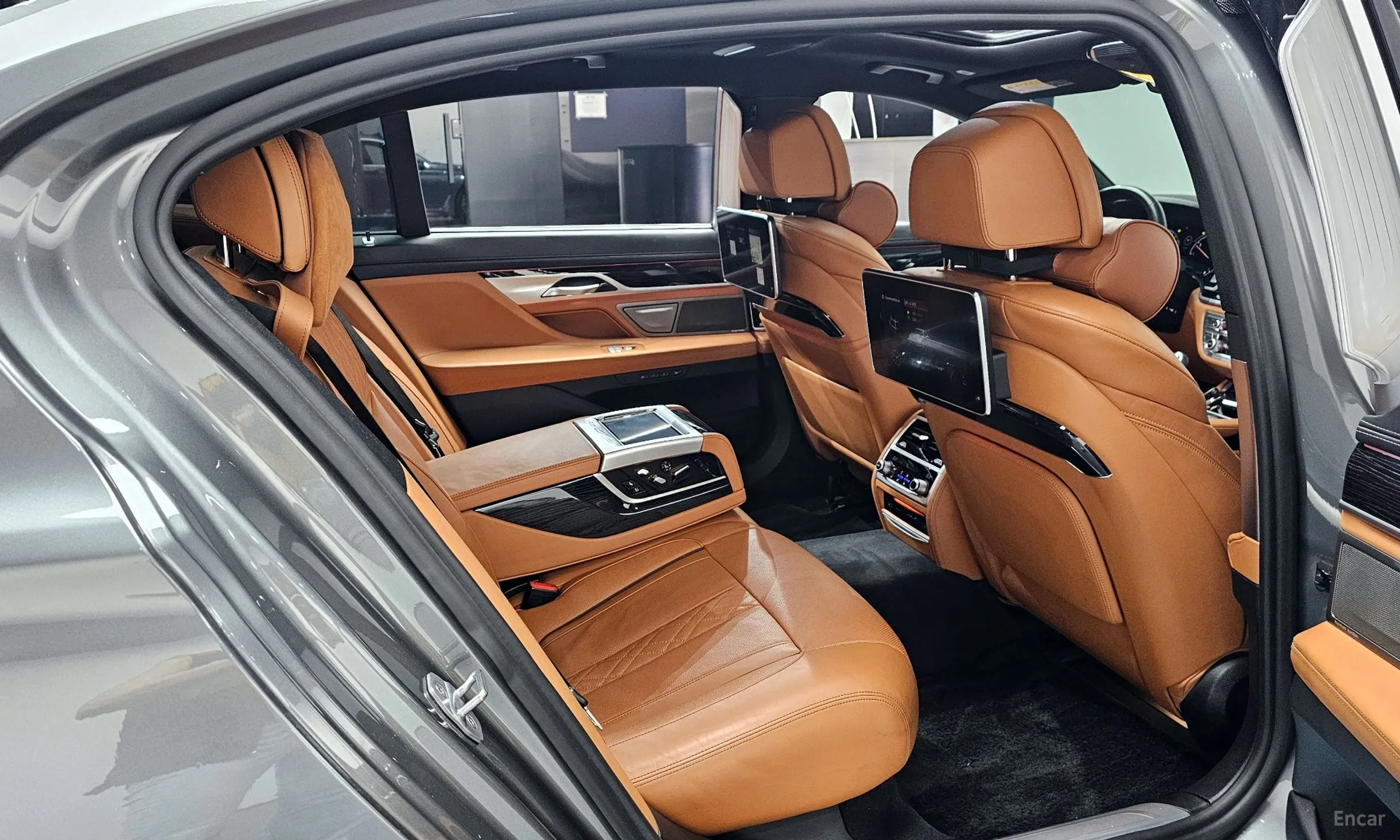 BMW 7 Series (G11) превью 11