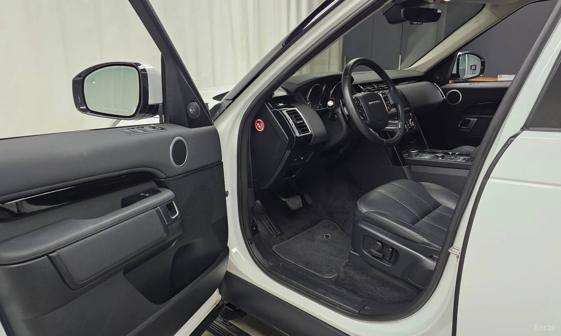Land Rover Discovery 5 превью 10