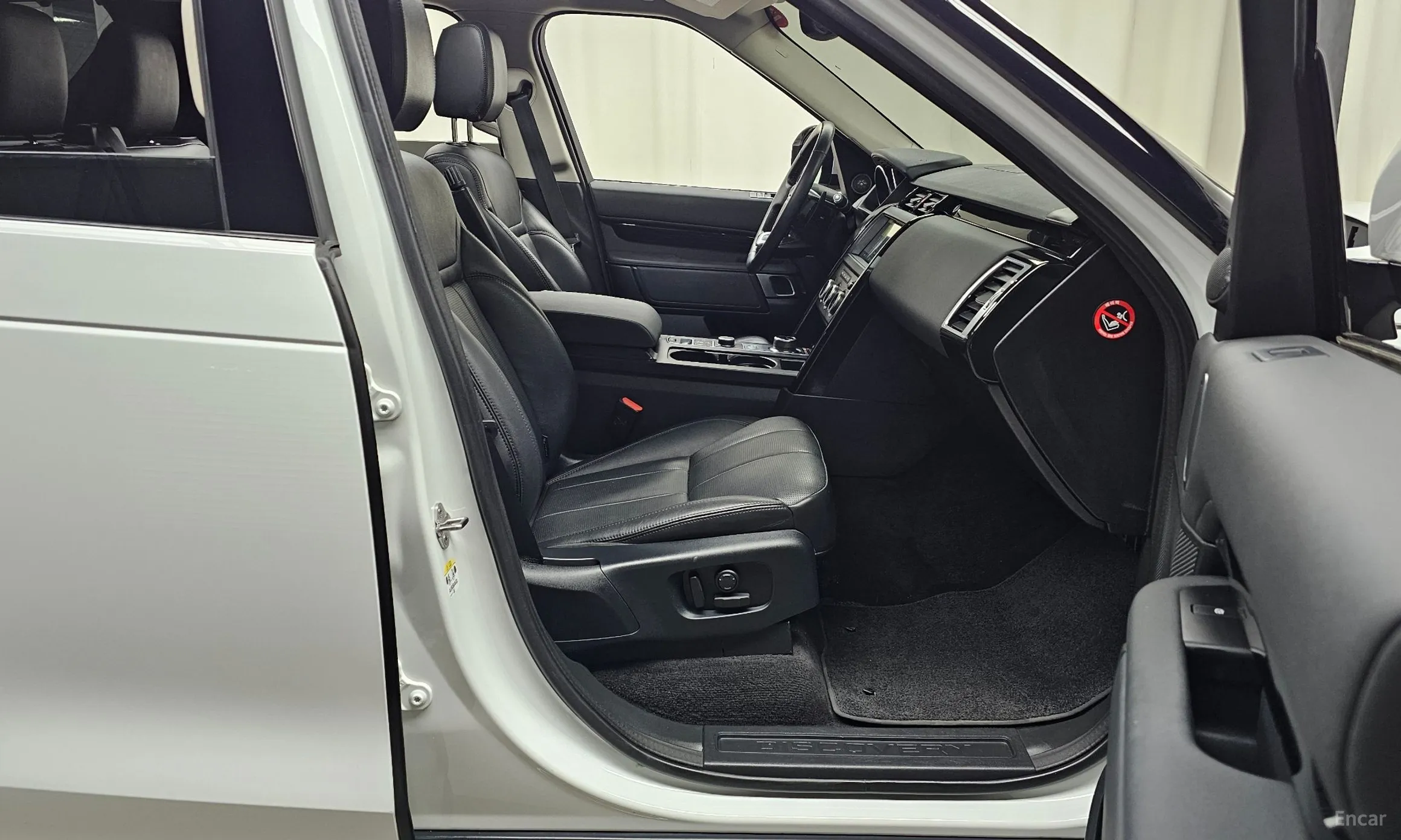 Land Rover Discovery 5 превью 11