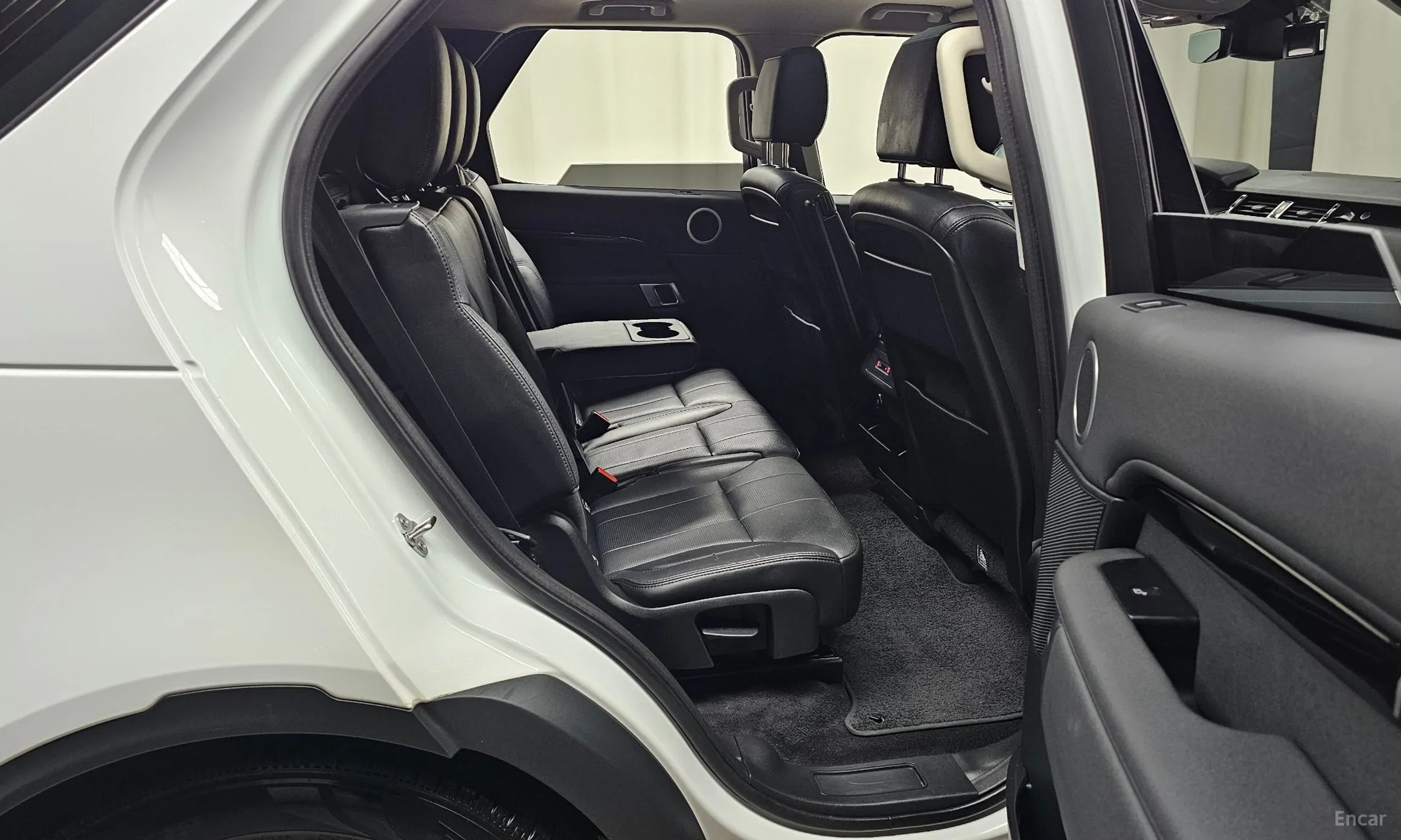 Land Rover Discovery 5 превью 12