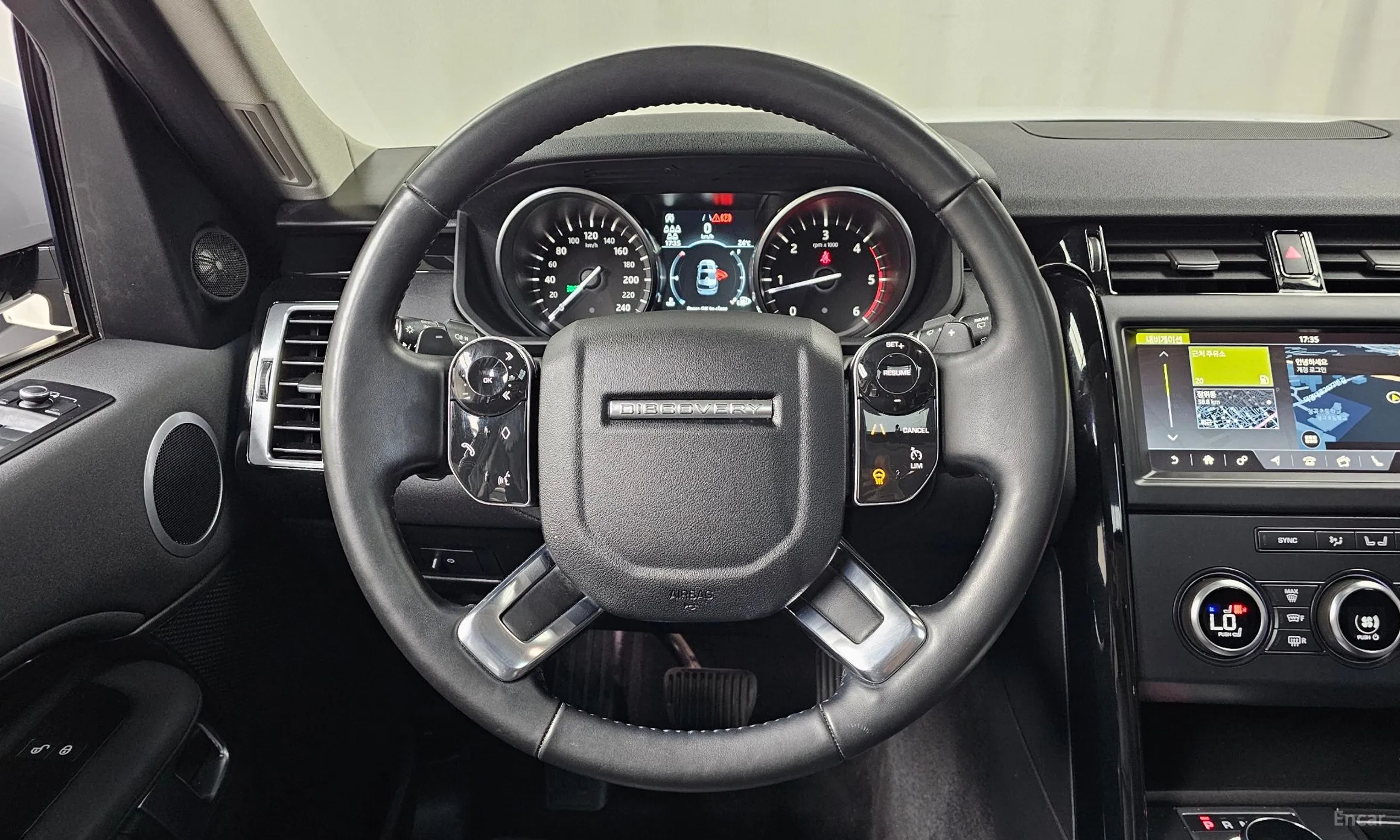 Land Rover Discovery 5 превью 13