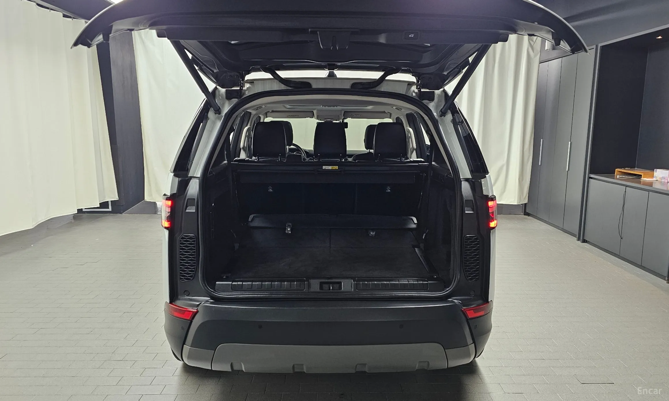 Land Rover Discovery 5 превью 20