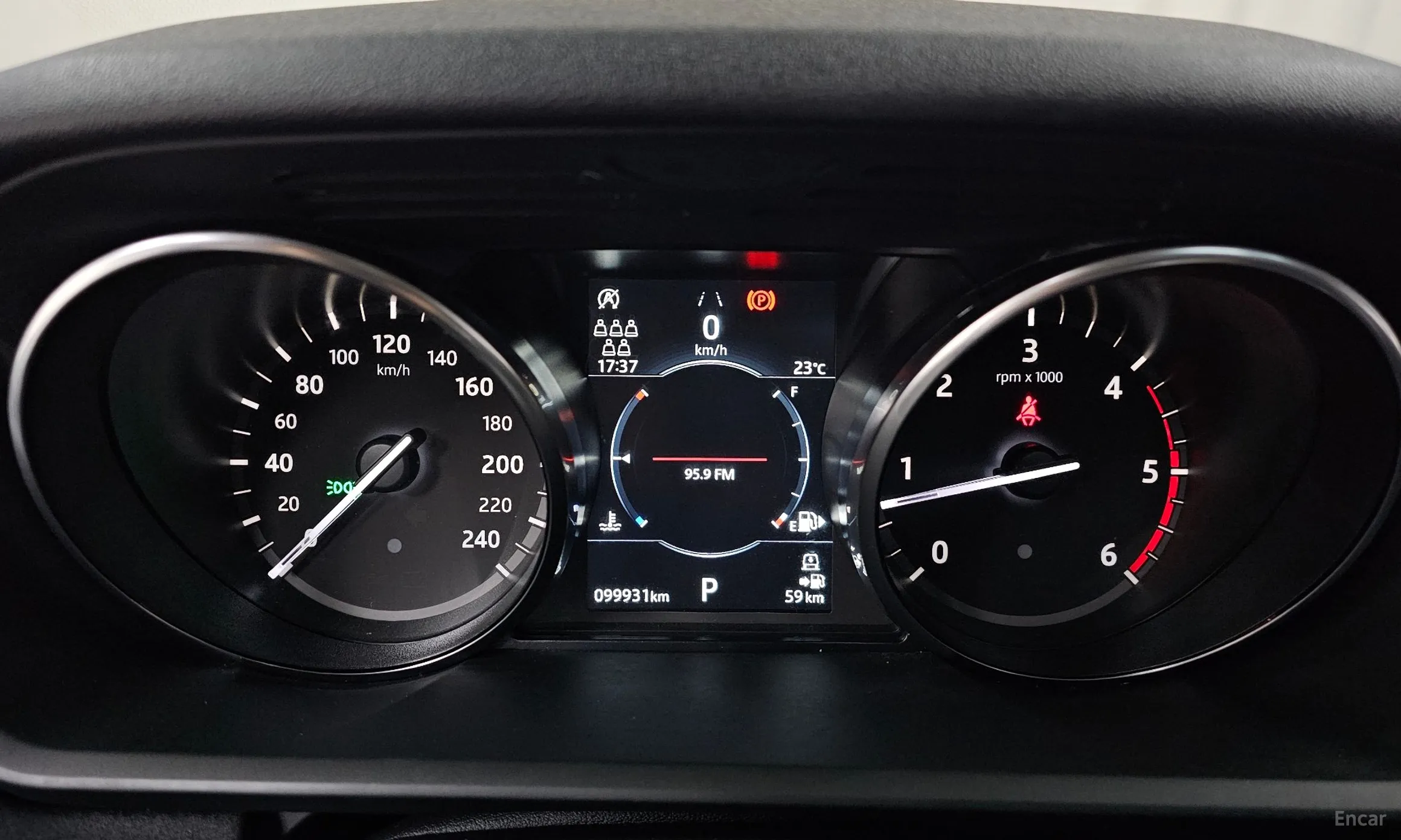 Land Rover Discovery 5 превью 8