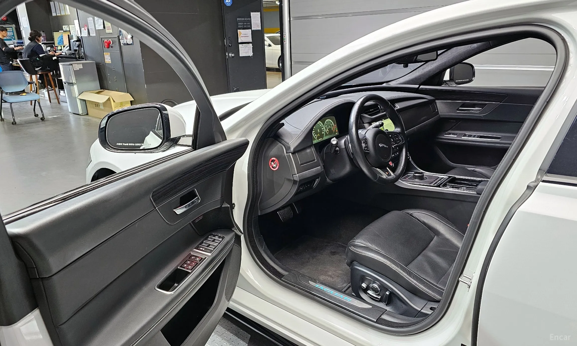 Jaguar XF (x260) превью 10