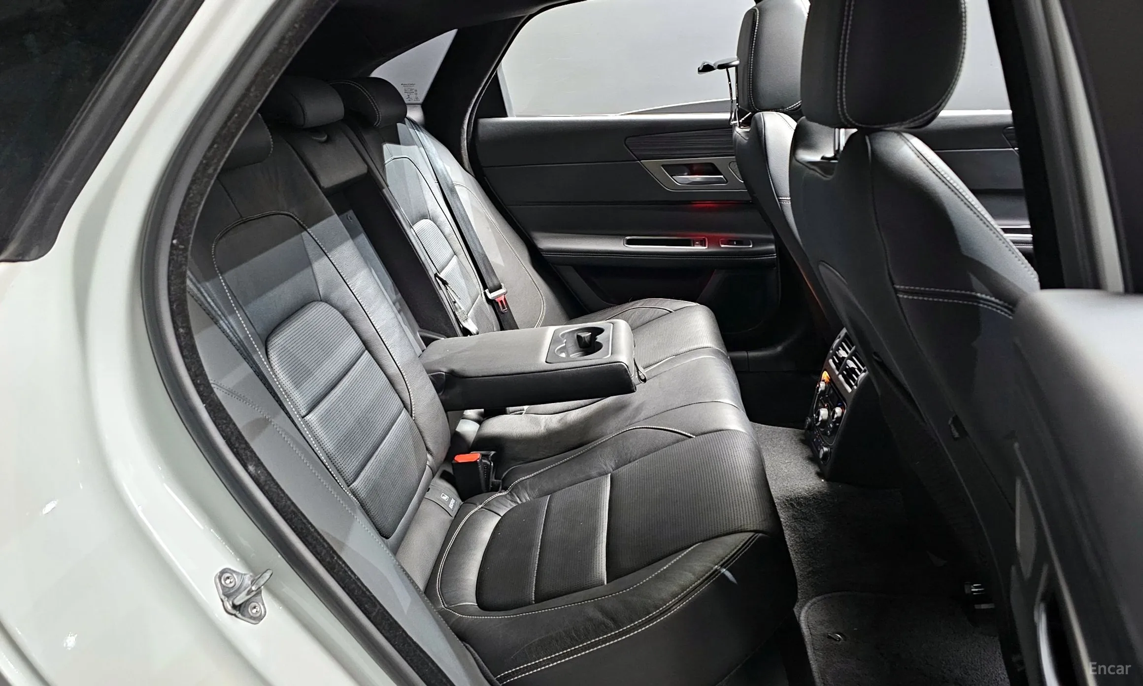 Jaguar XF (x260) превью 12