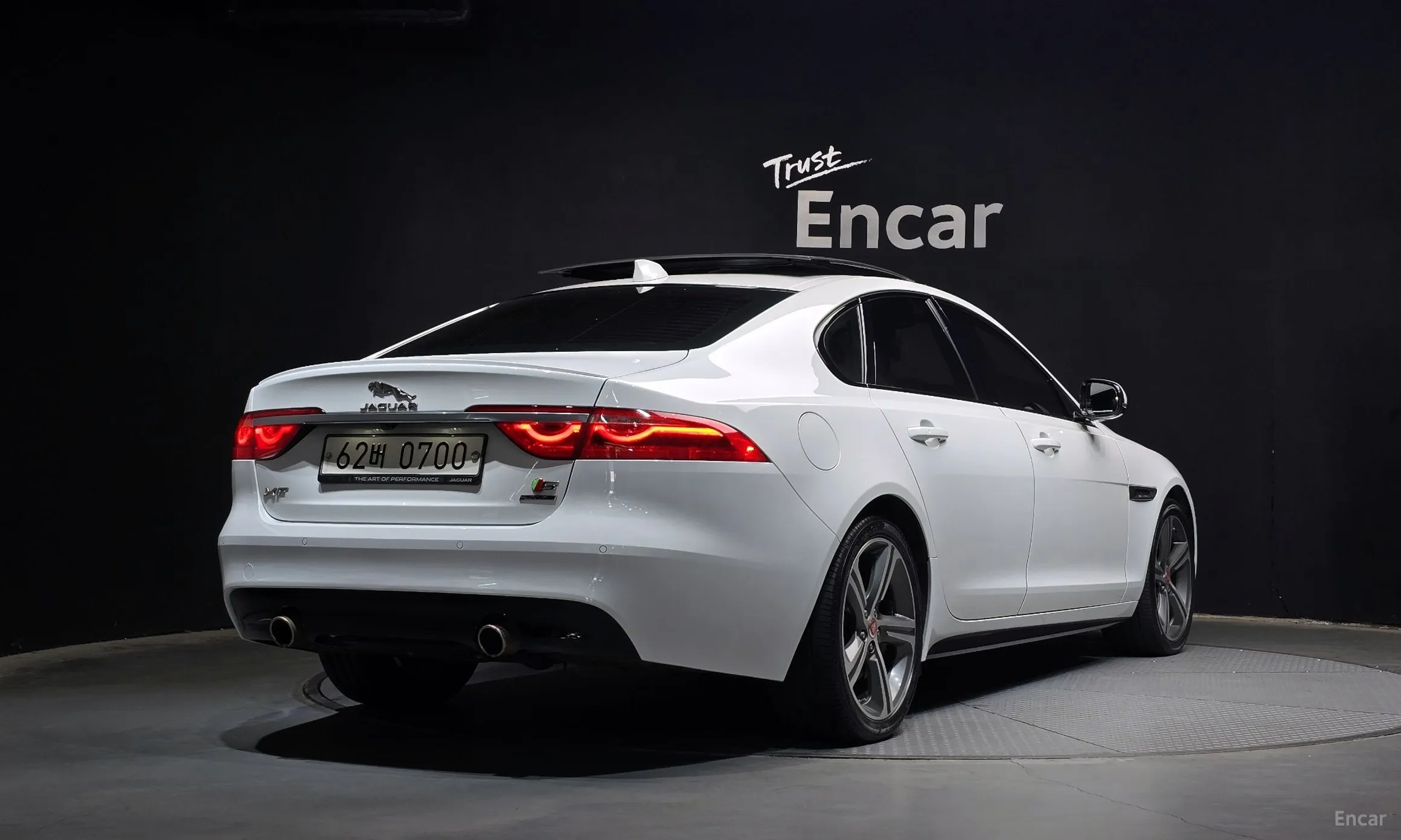 Jaguar XF (x260)