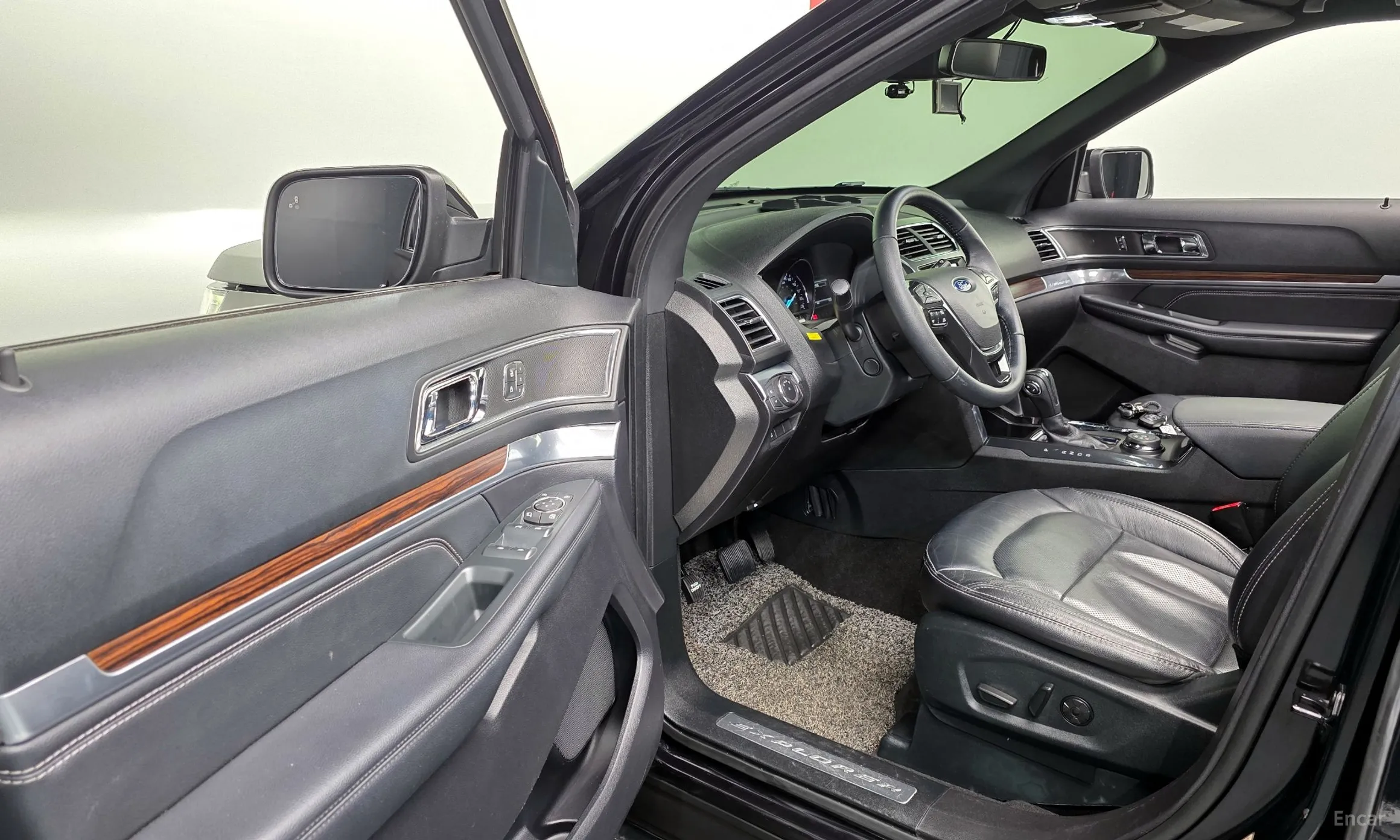 Ford Explorer превью 10