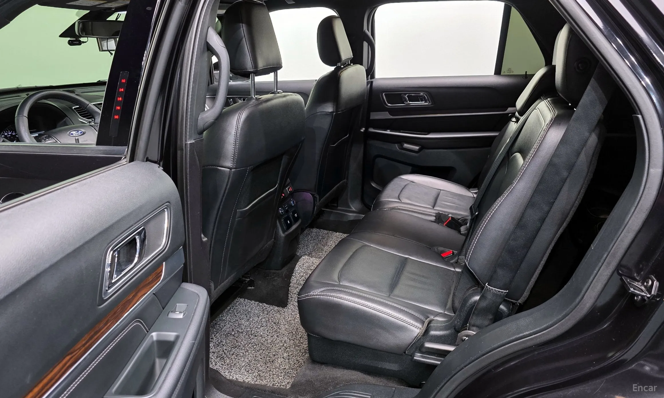 Ford Explorer превью 12