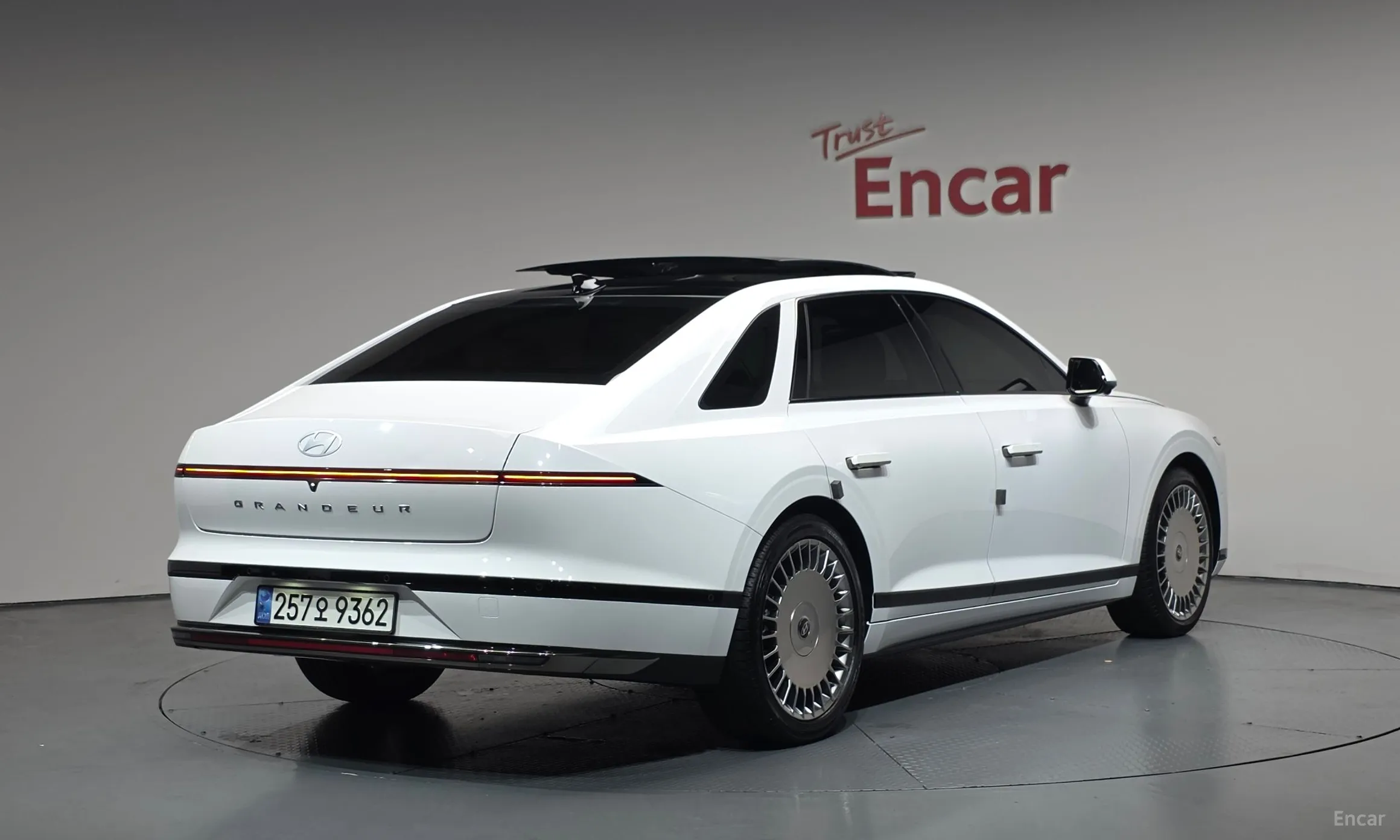 Hyundai Grandeur Hybrid (GN7)