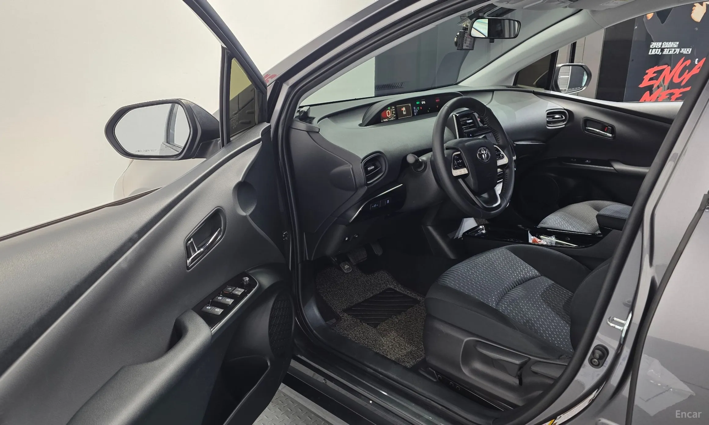 Toyota Prius 4th Generation превью 10