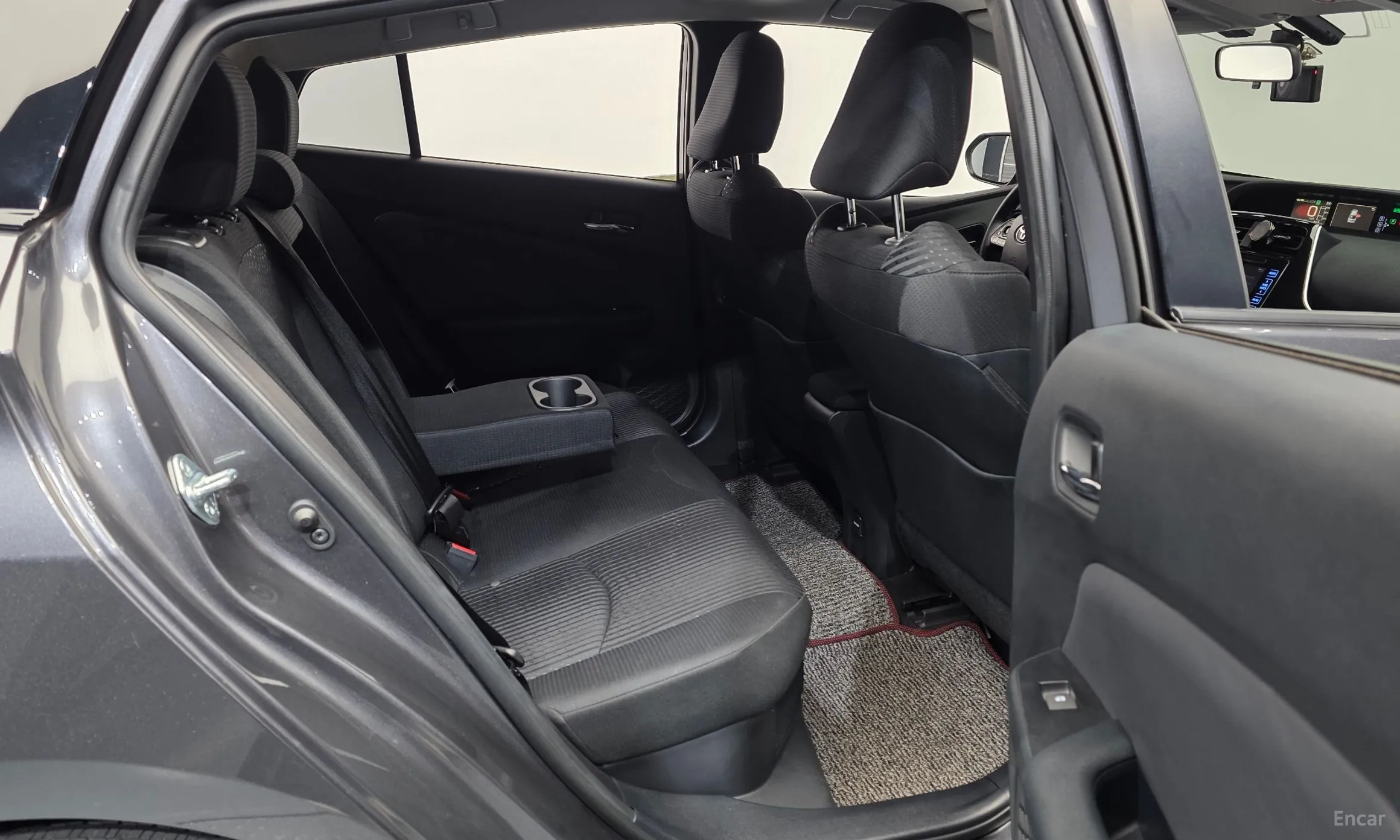Toyota Prius 4th Generation превью 12