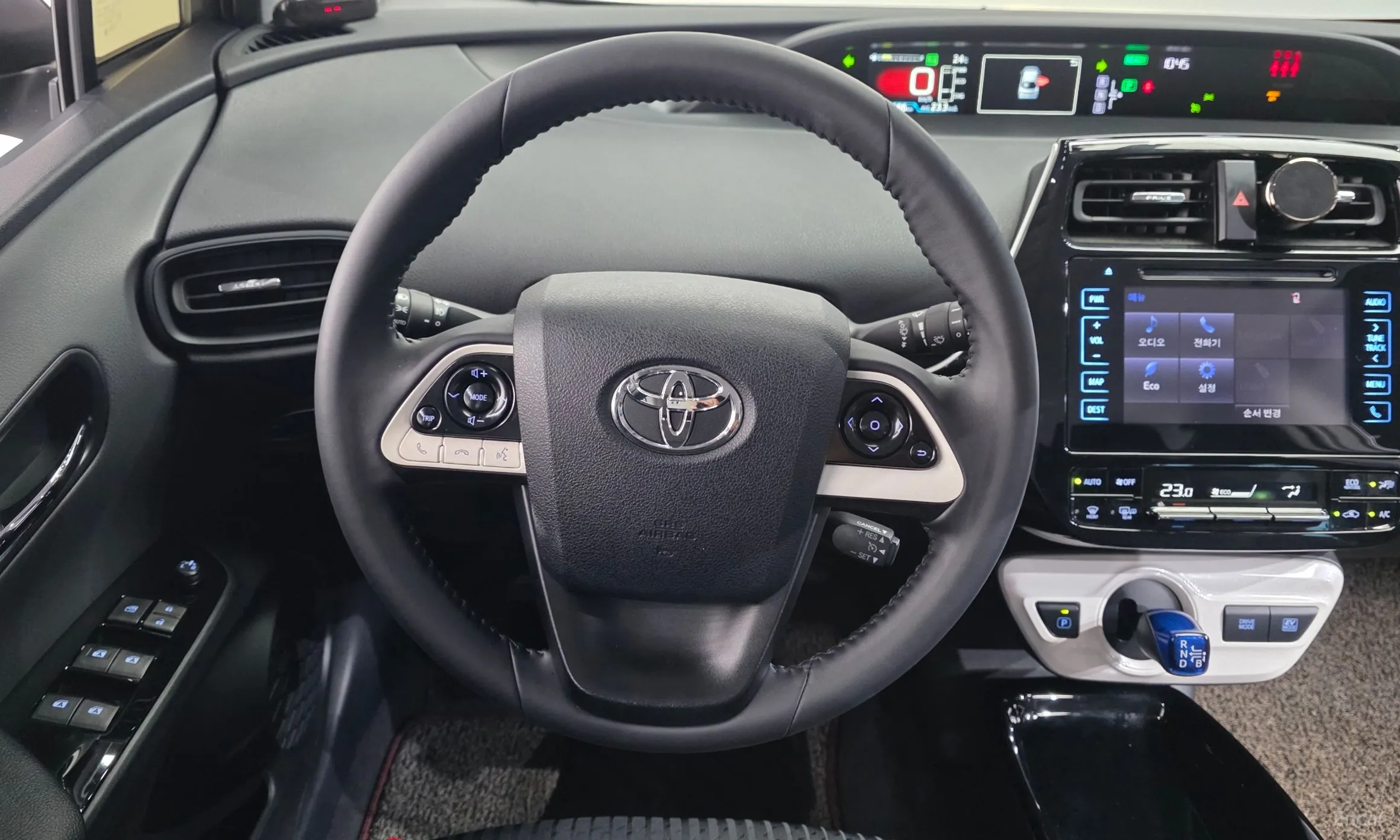 Toyota Prius 4th Generation превью 13