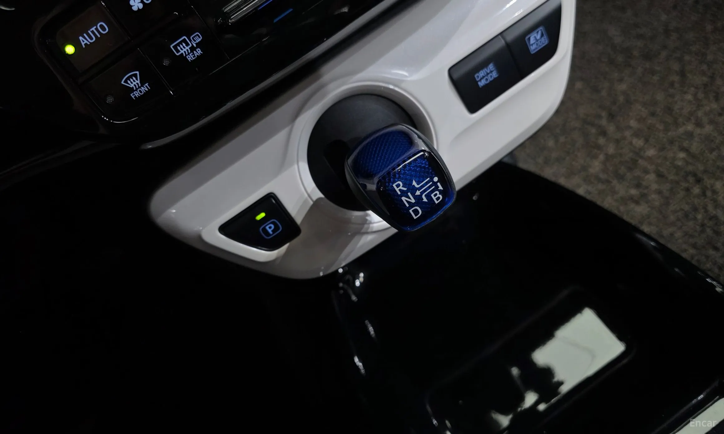 Toyota Prius 4th Generation превью 9