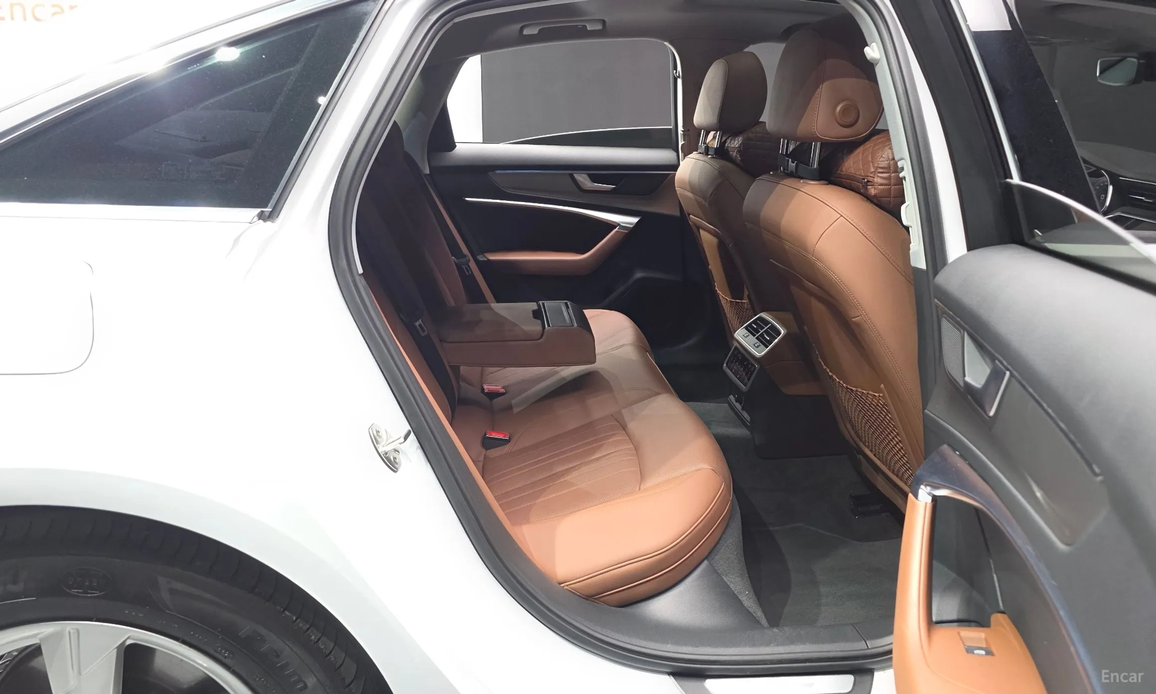 Audi A6 (C8) превью 11