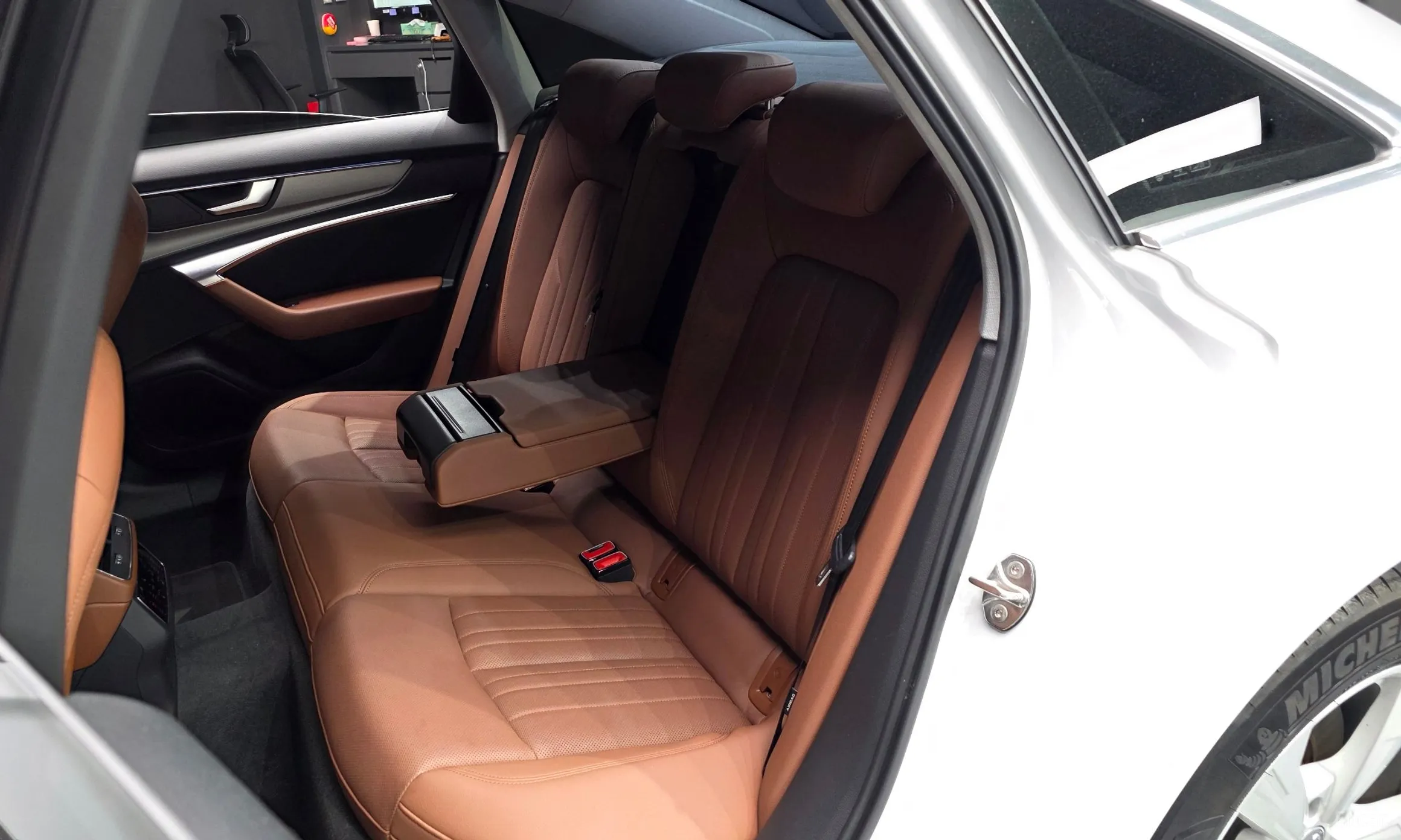 Audi A6 (C8) превью 12