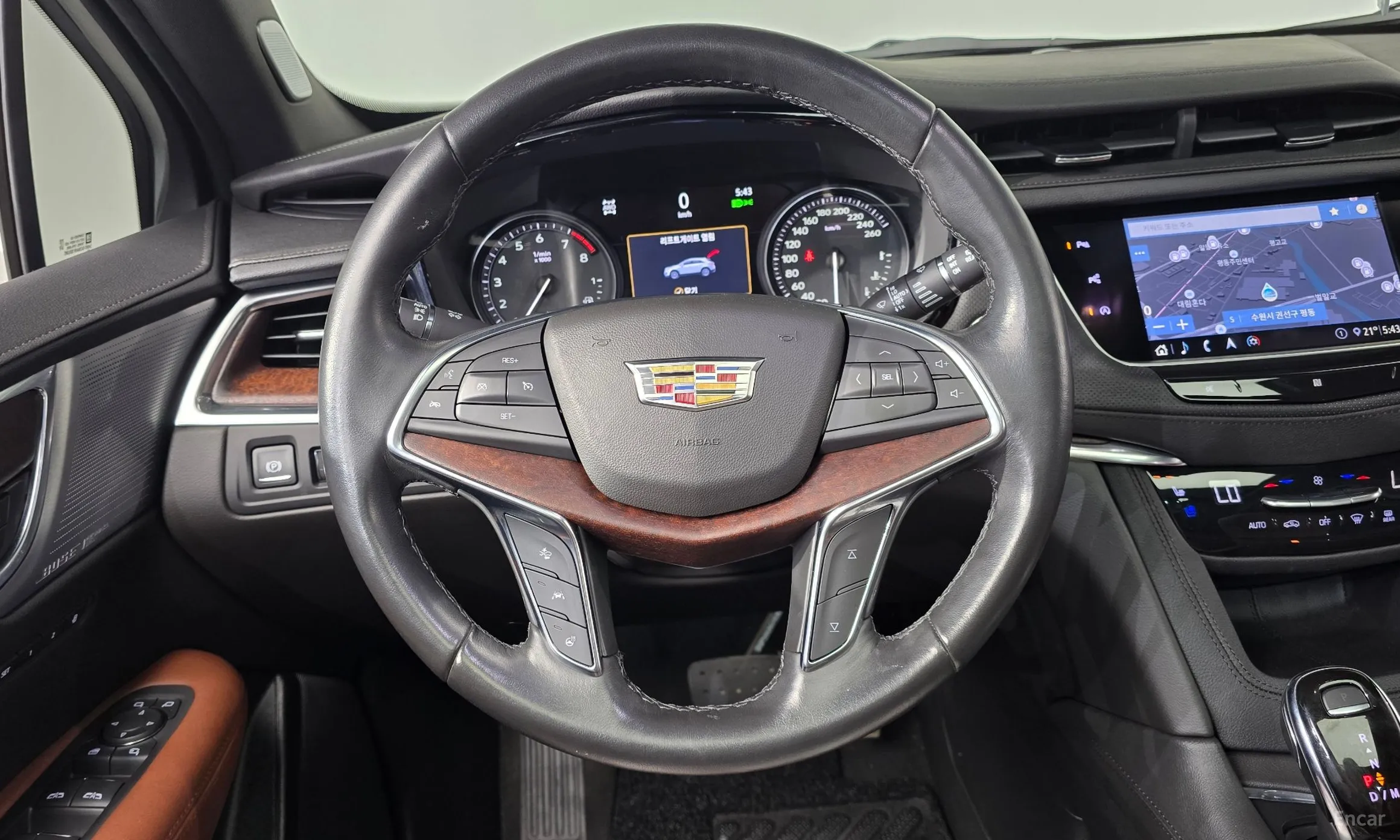 Cadillac XT5 превью 12