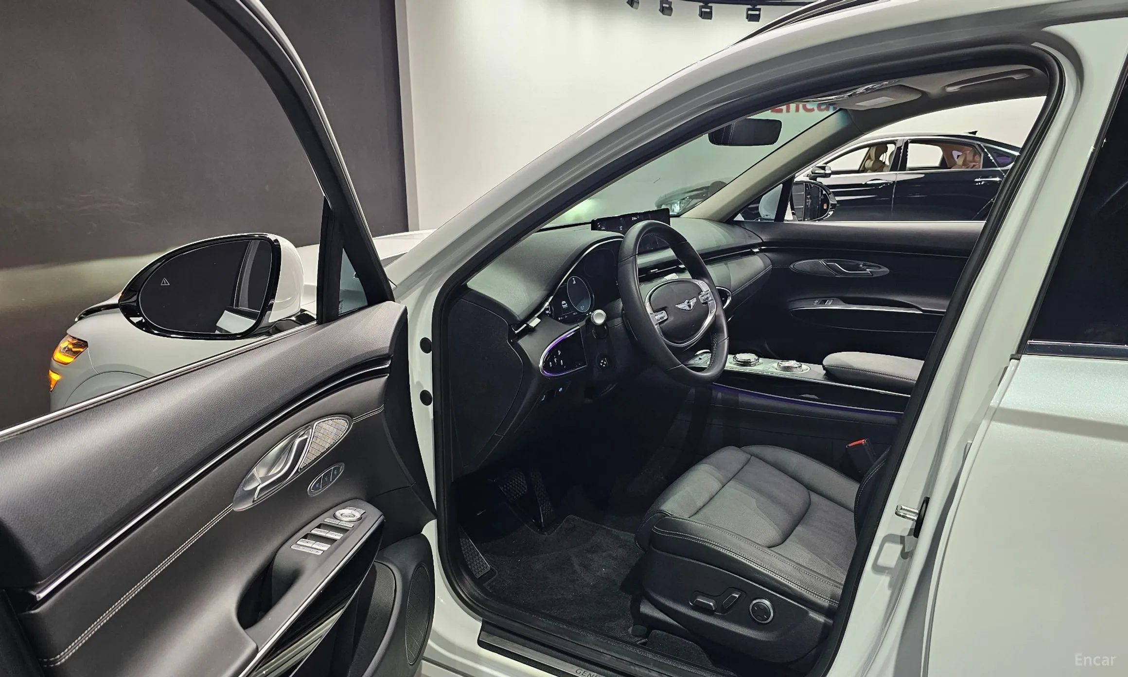 Genesis GV70 превью 10