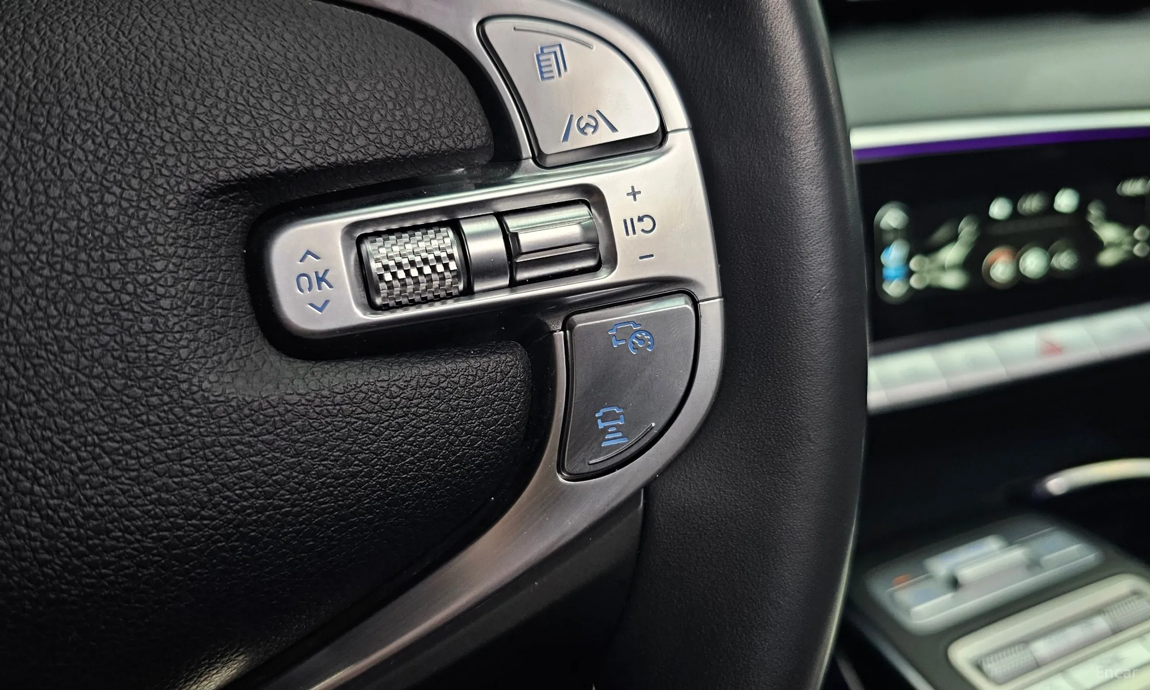 Genesis GV70 превью 15