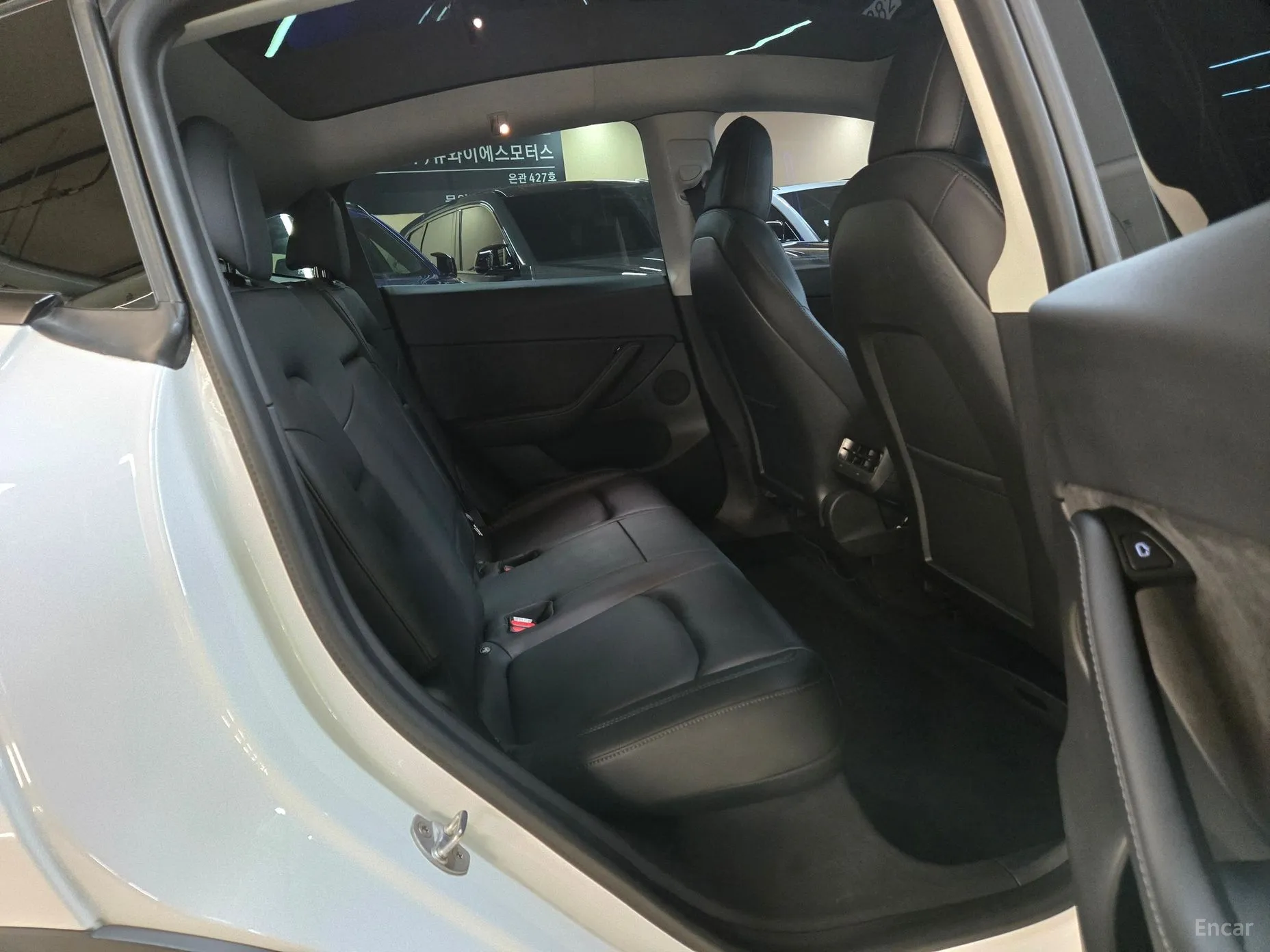 Tesla Model Y превью 15