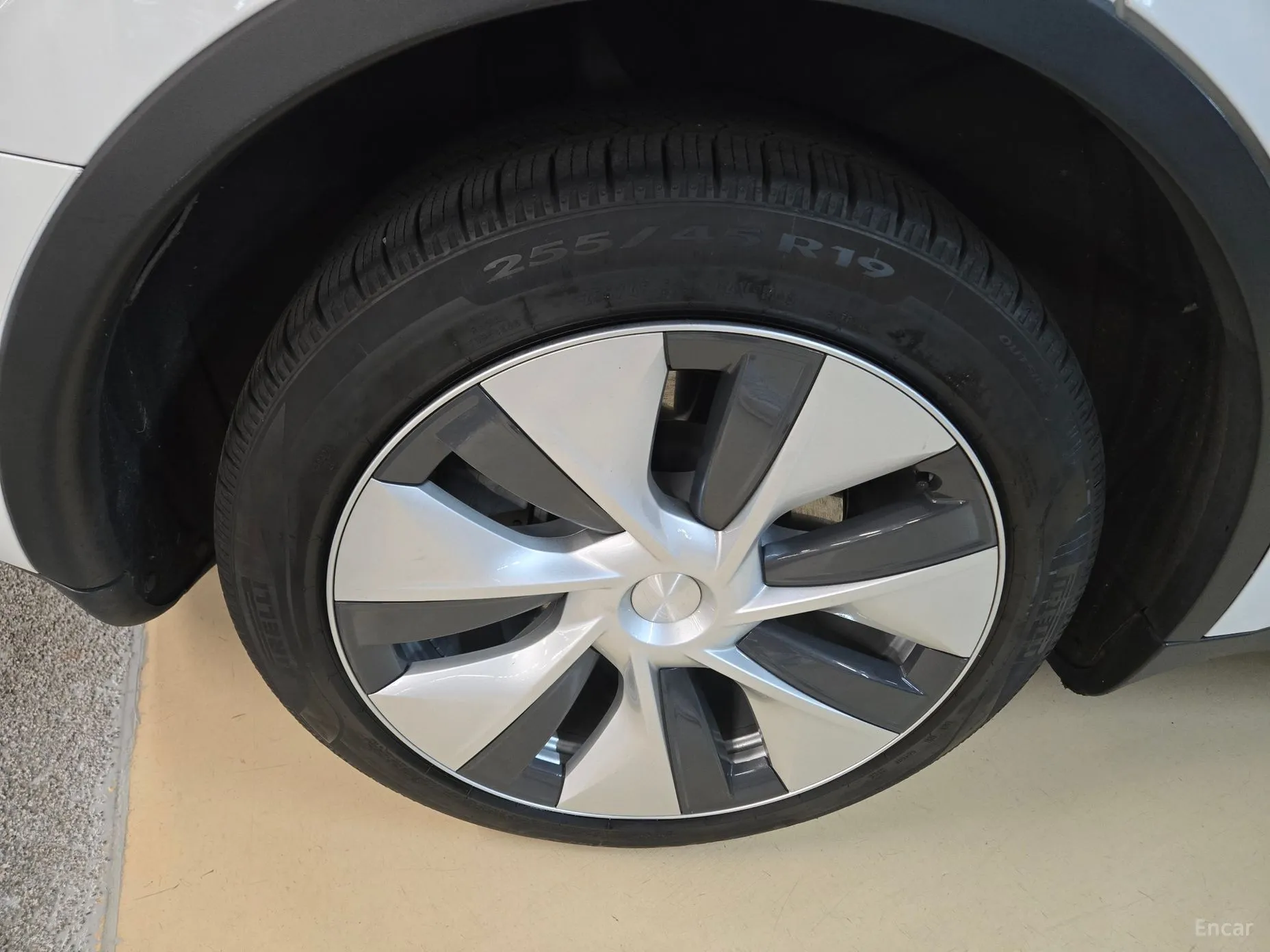 Tesla Model Y превью 18